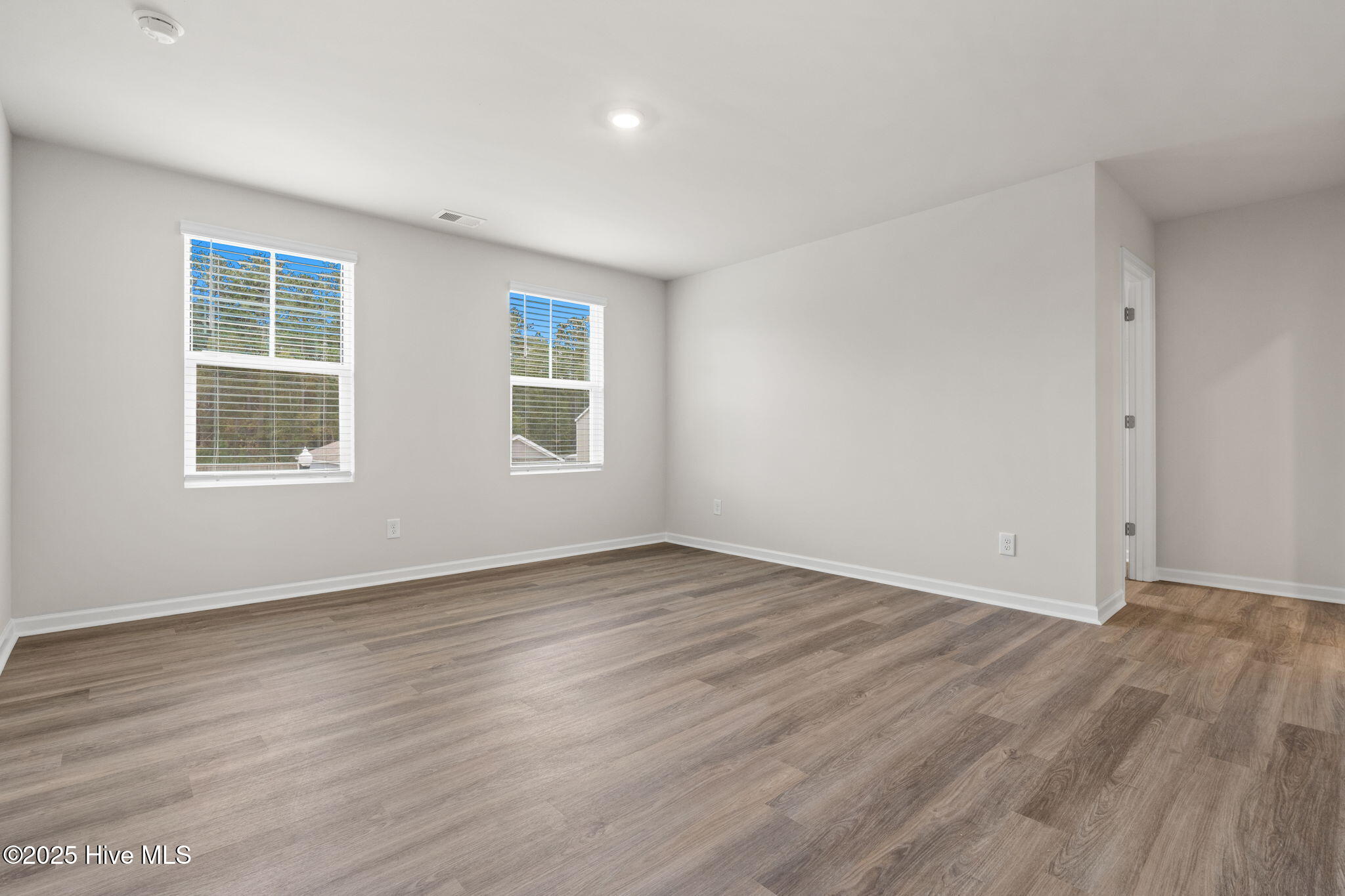 100551809 | Photo 12