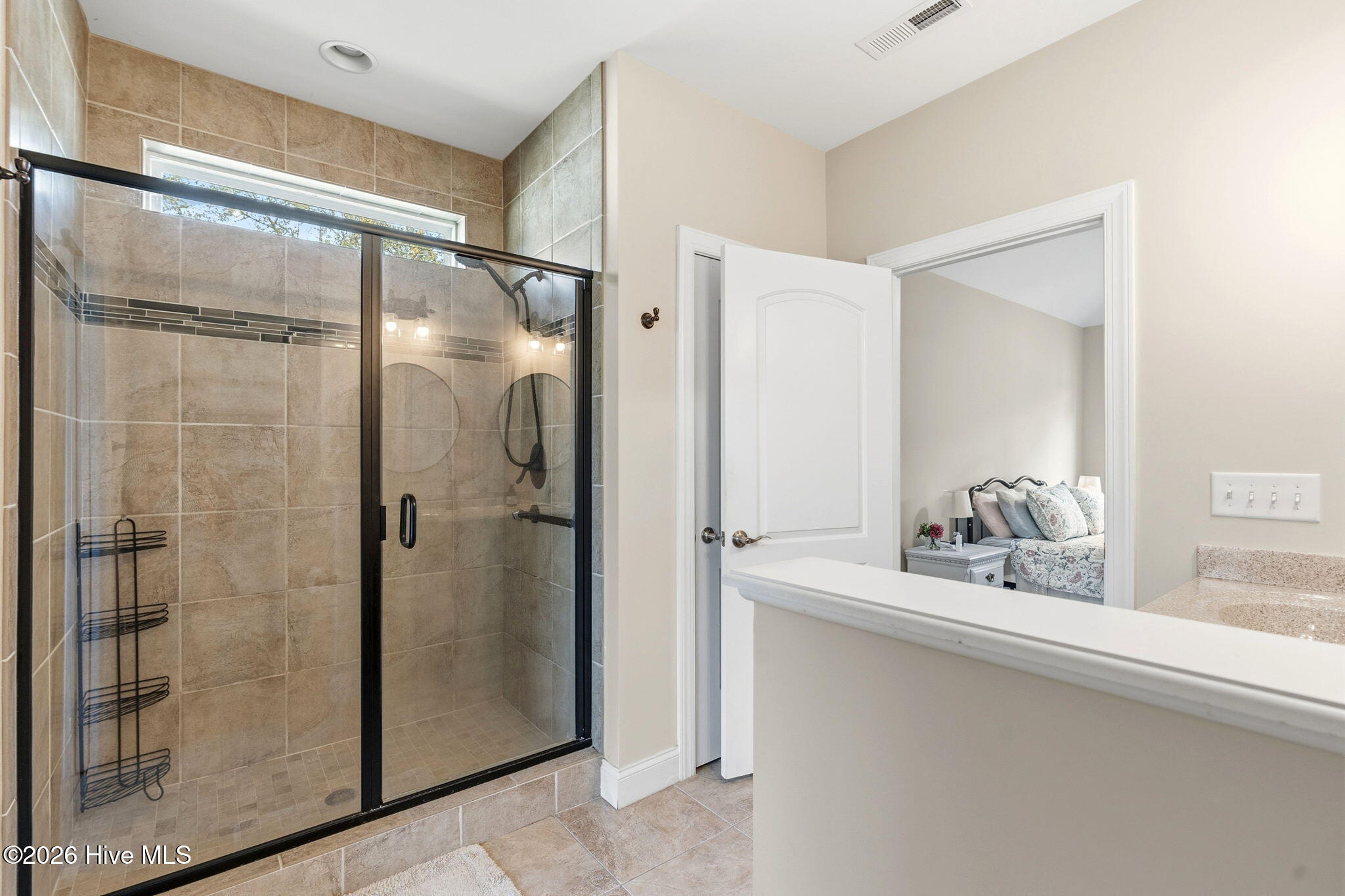 100560327 | Photo 19