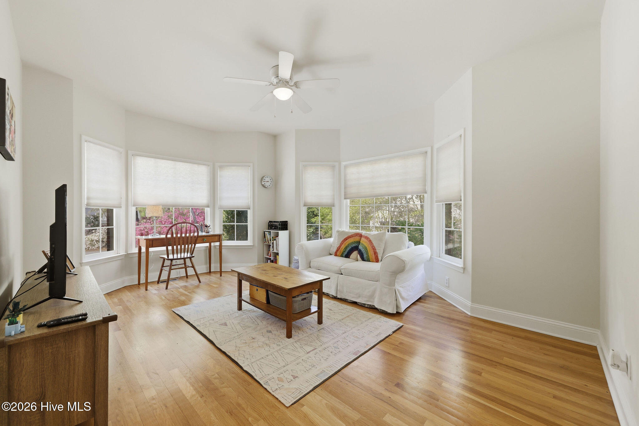 100565672 | Photo 25