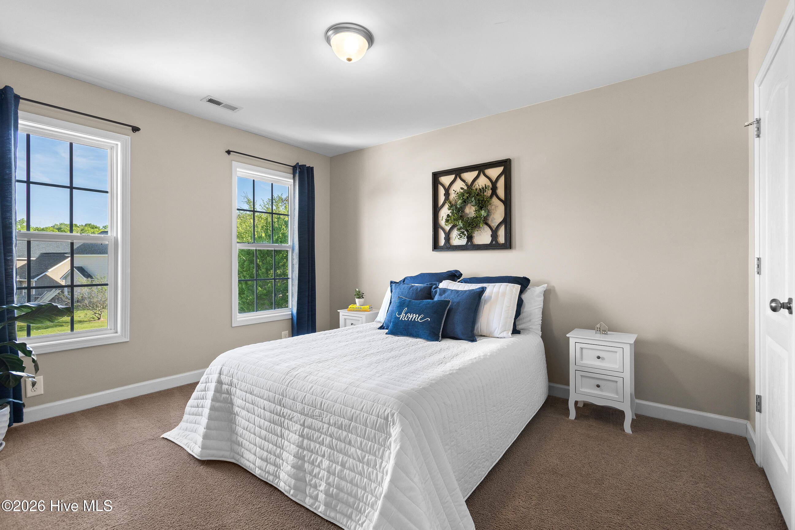 100567364 | Photo 24