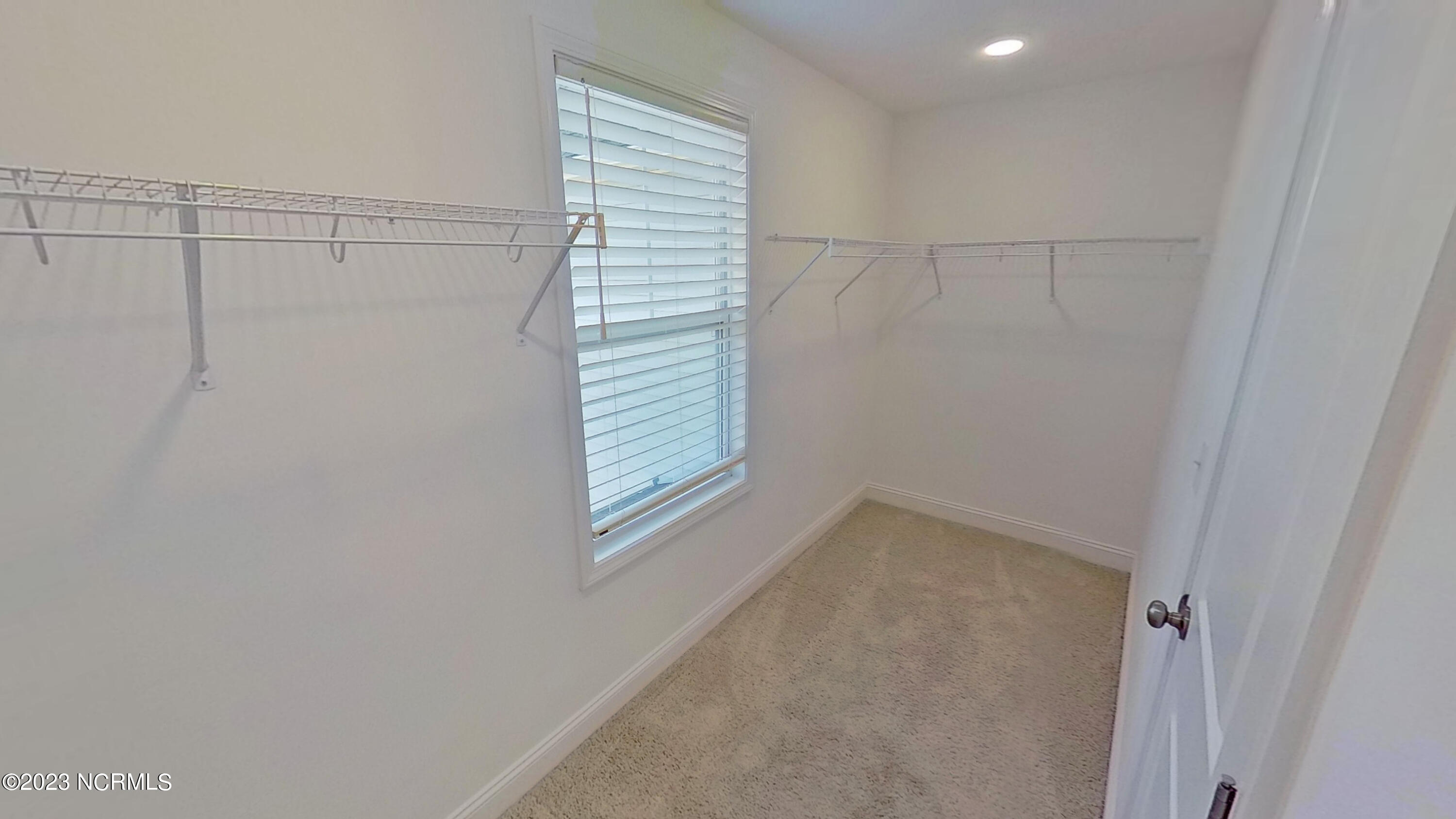 100543878 | Photo 22