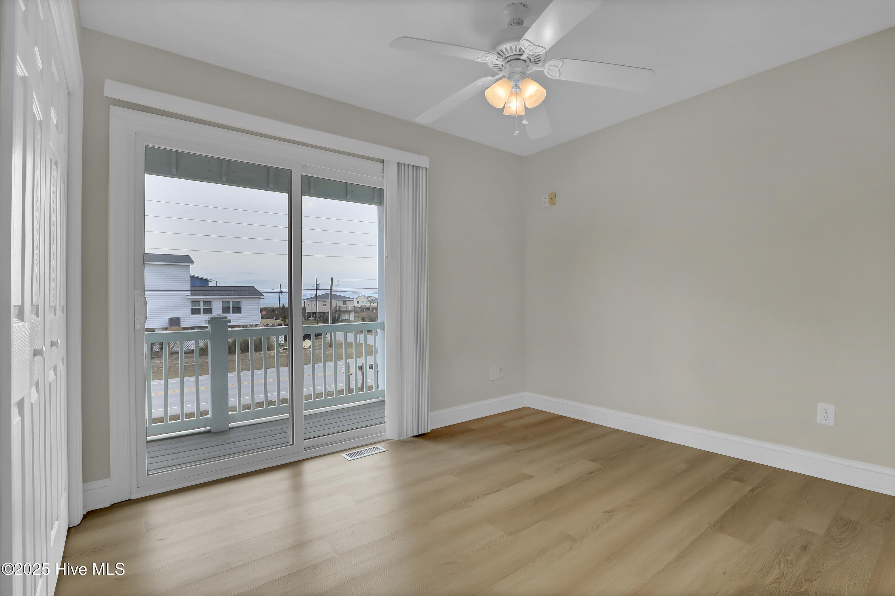 100544399 | Photo 15