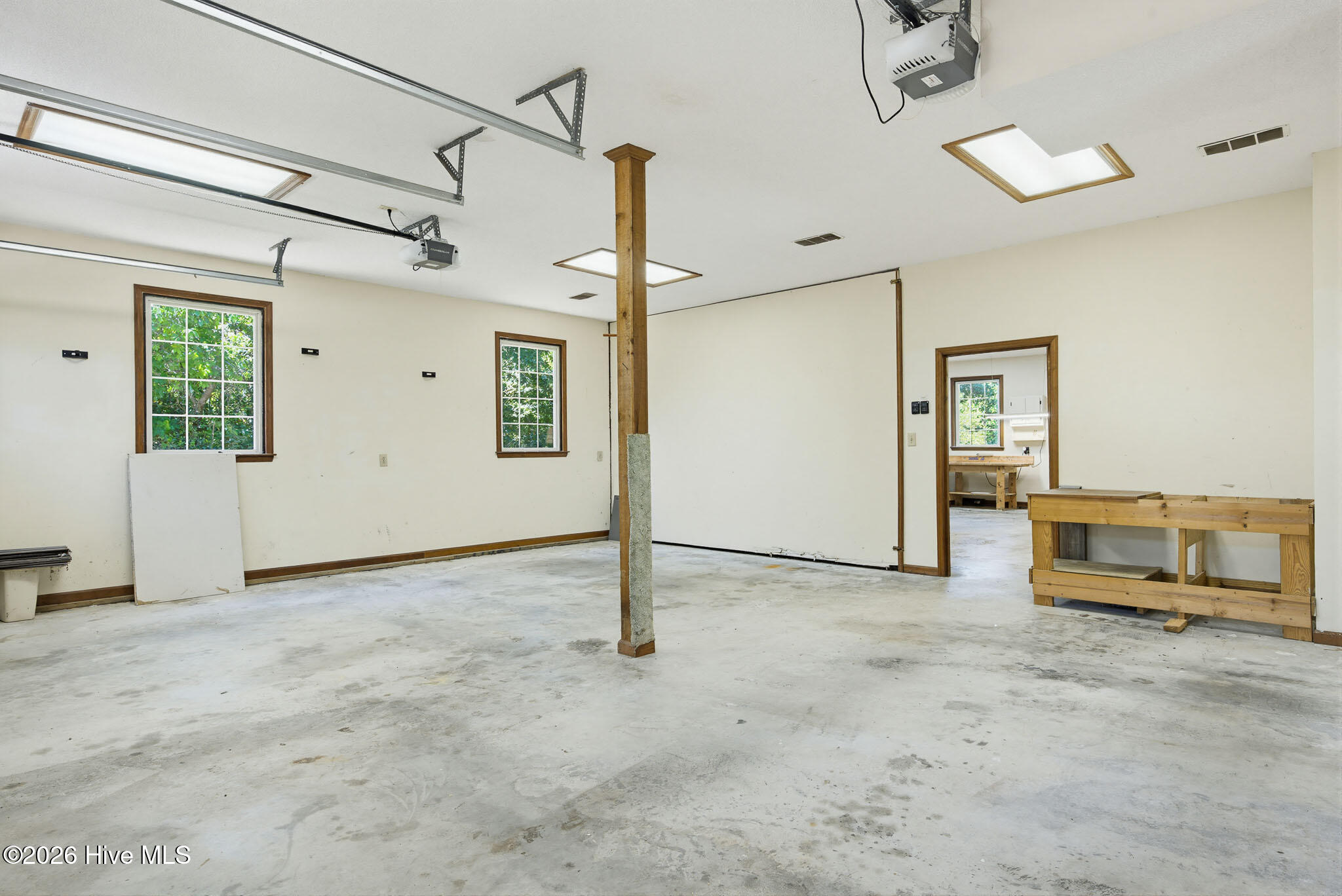 100568983 | Photo 62