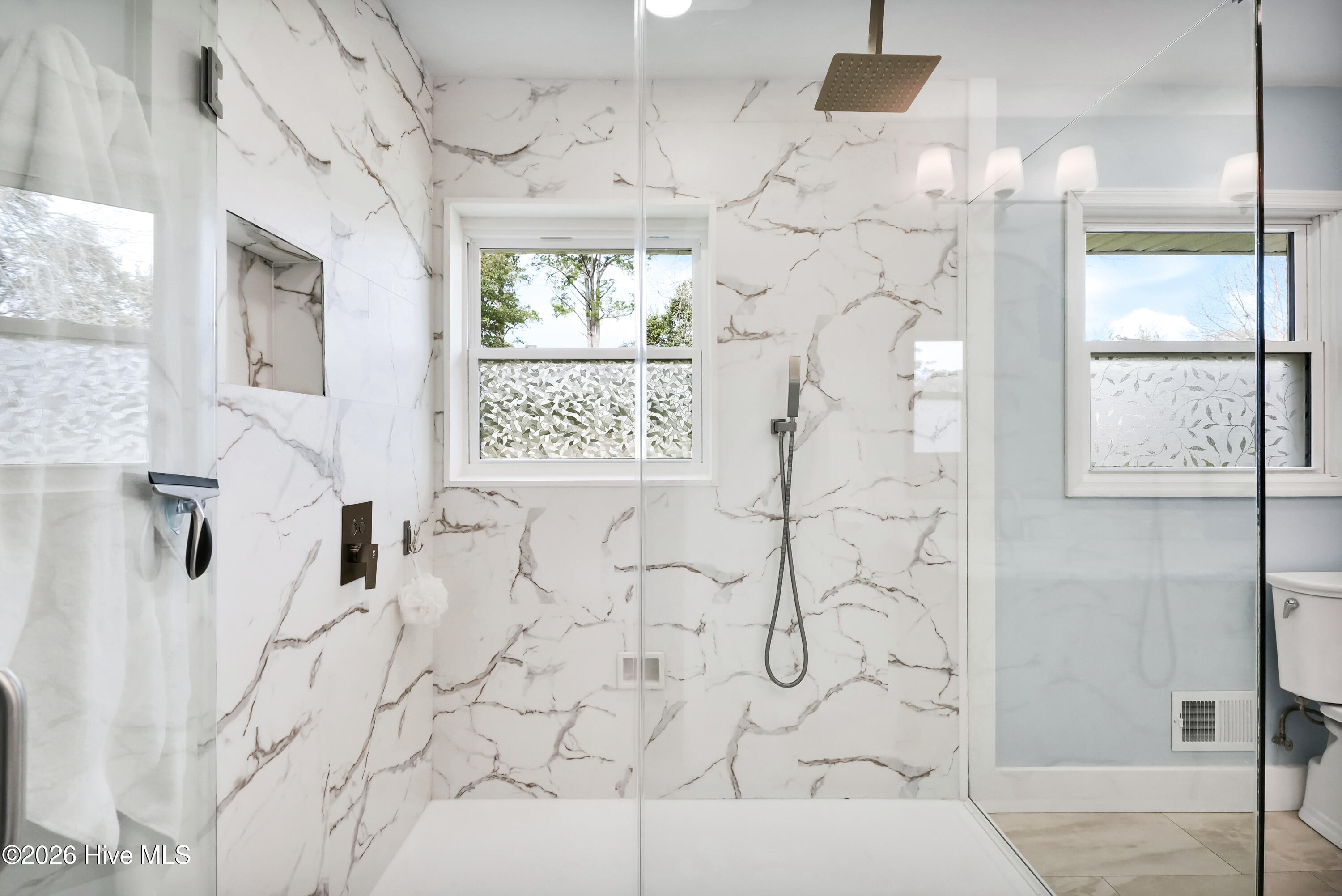 100557900 | Photo 27