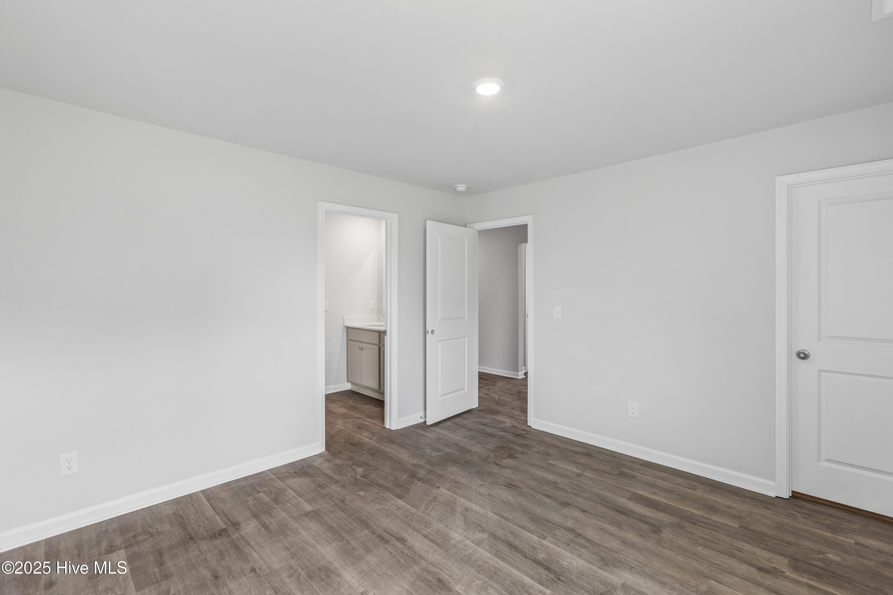 100536894 | Photo 17