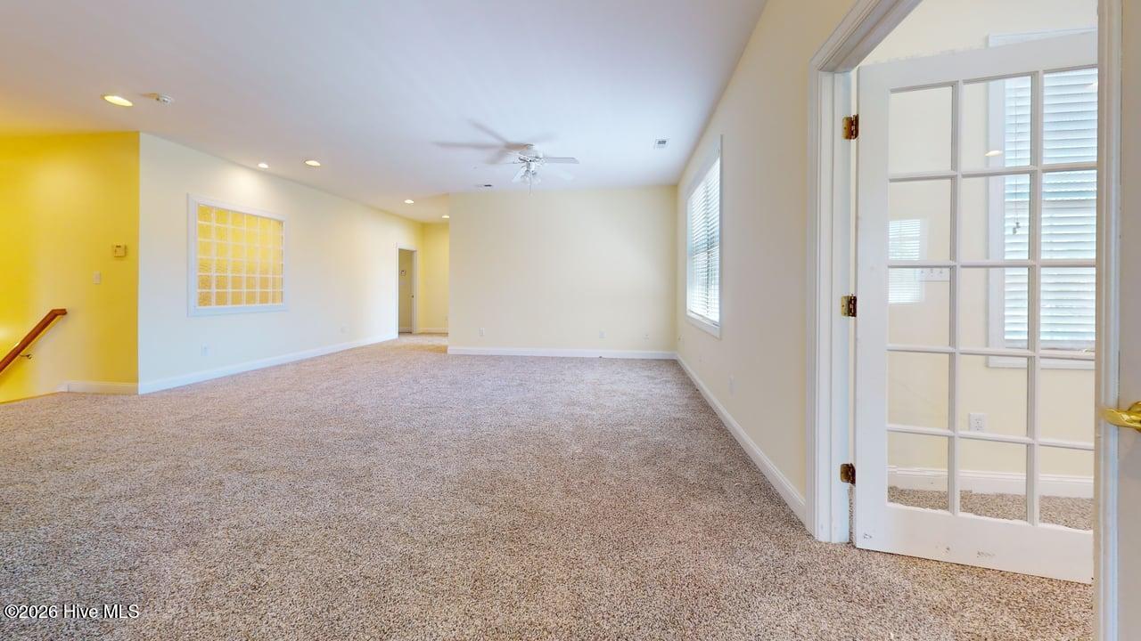 100568487 | Photo 44