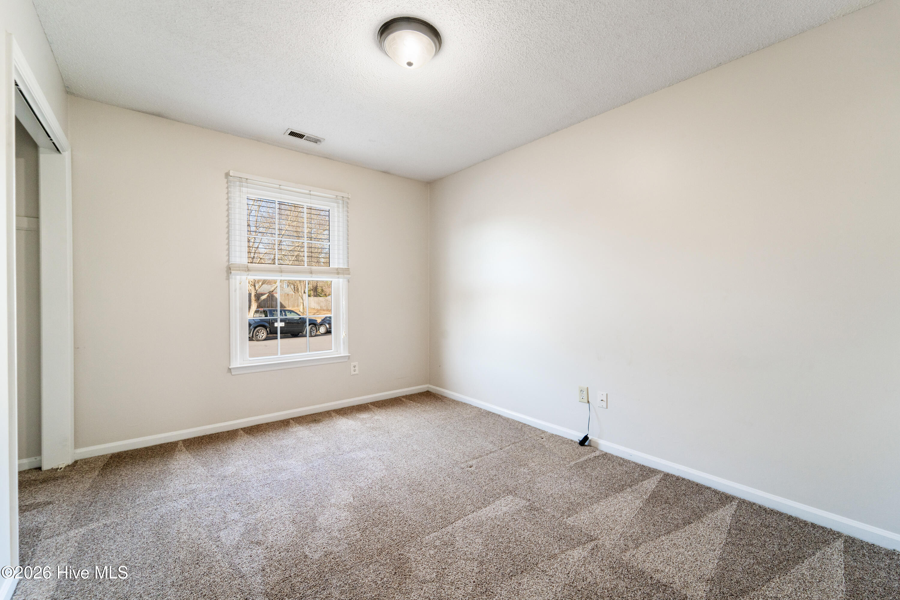 100549587 | Photo 16