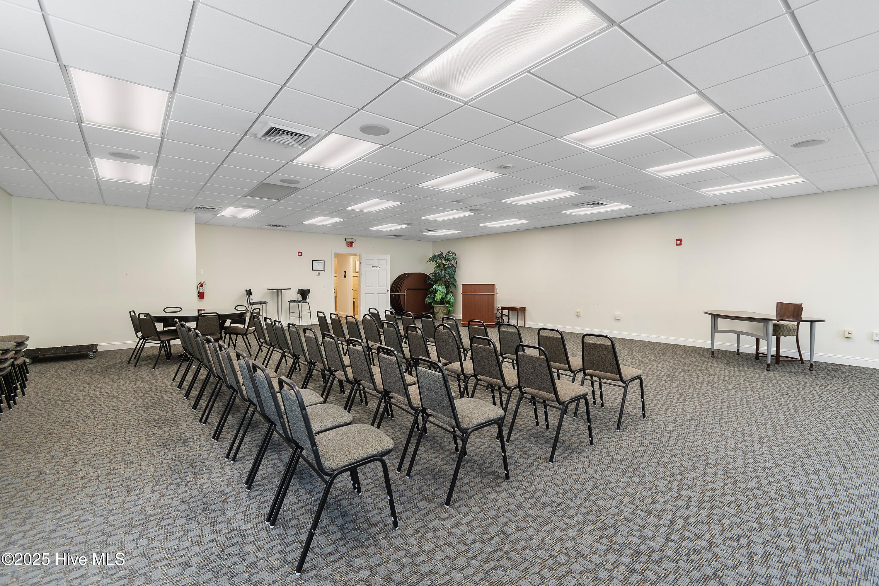 100491717 | Photo 64