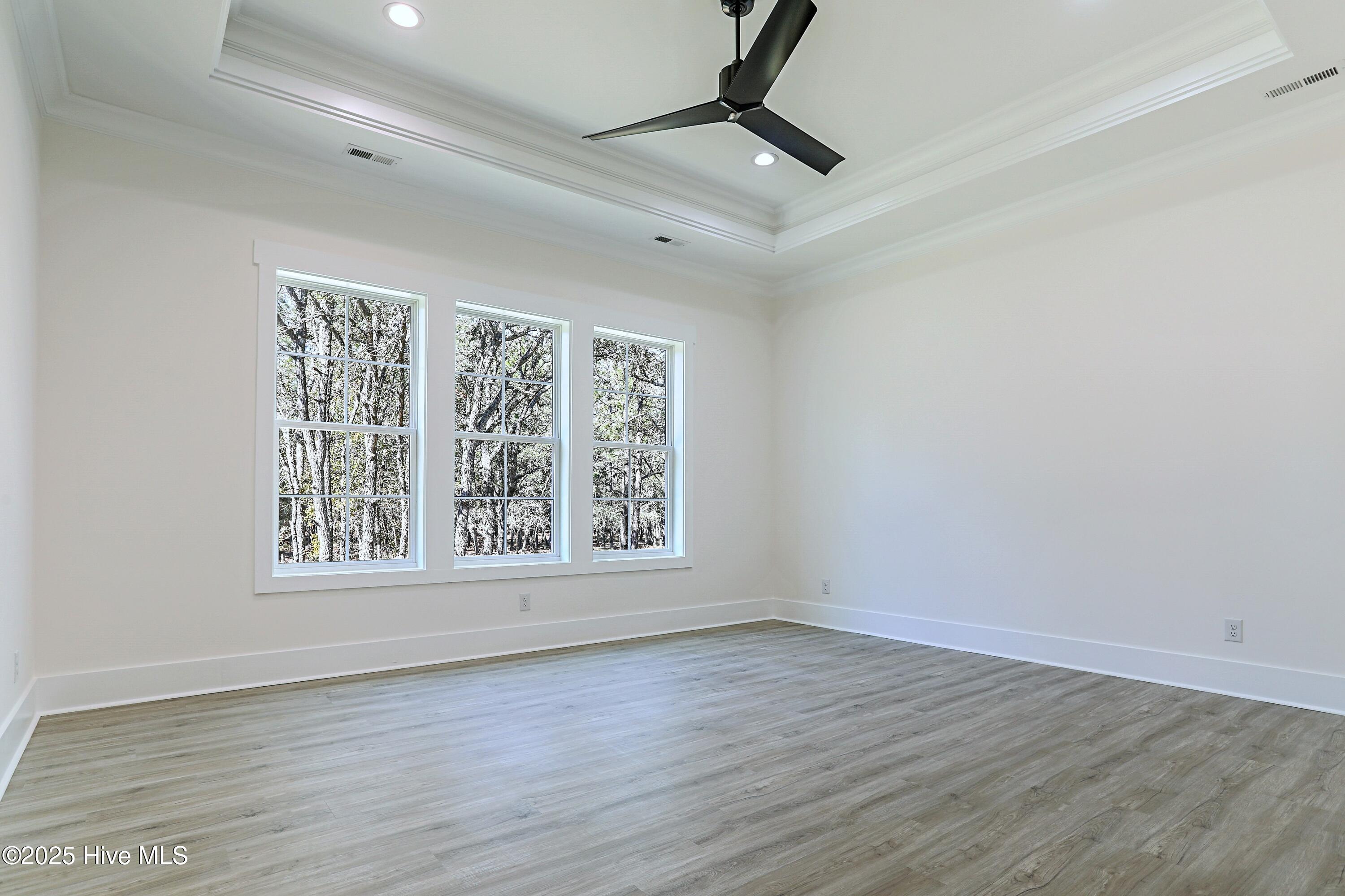 100535738 | Photo 35