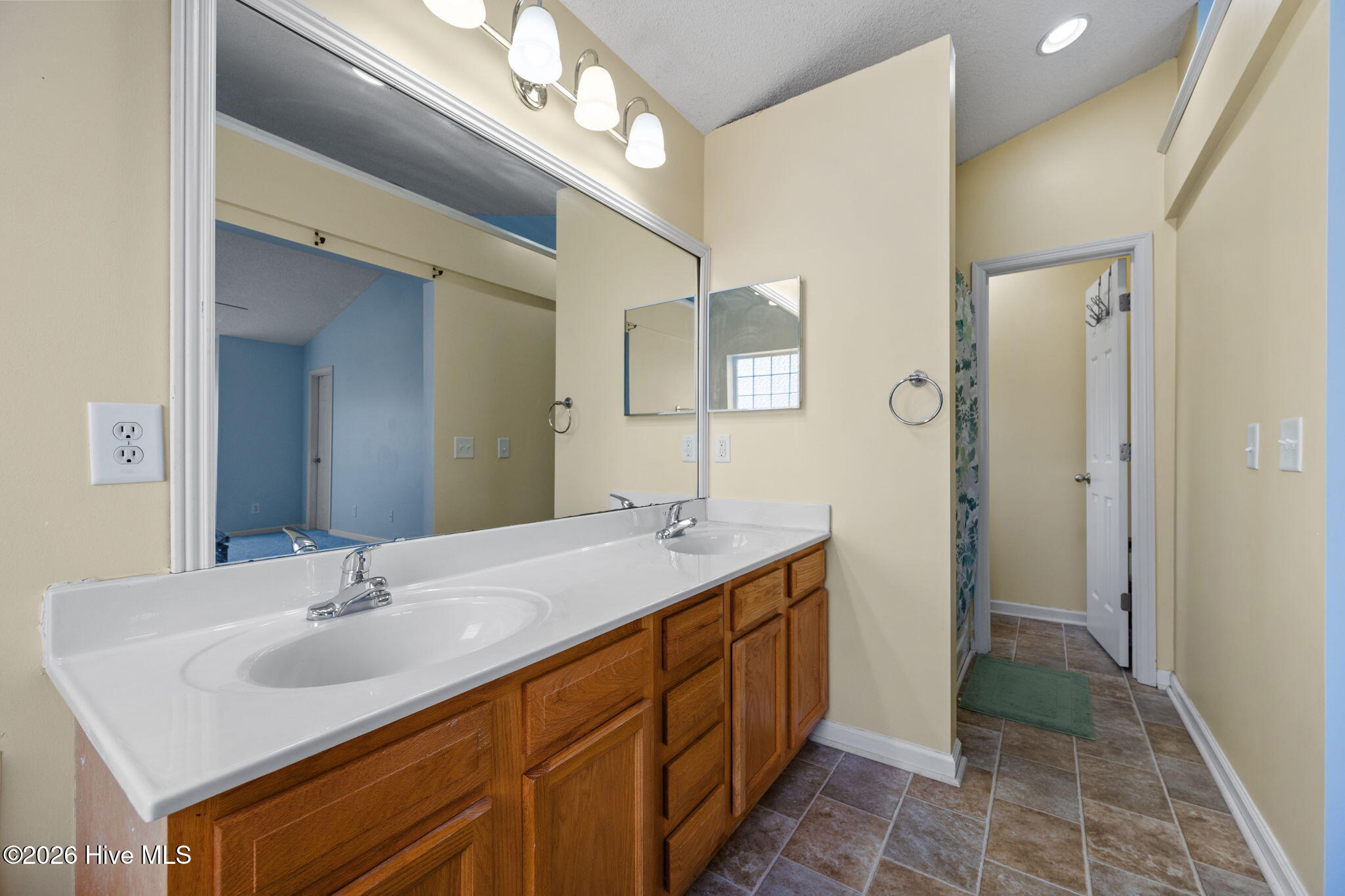 100552241 | Photo 26