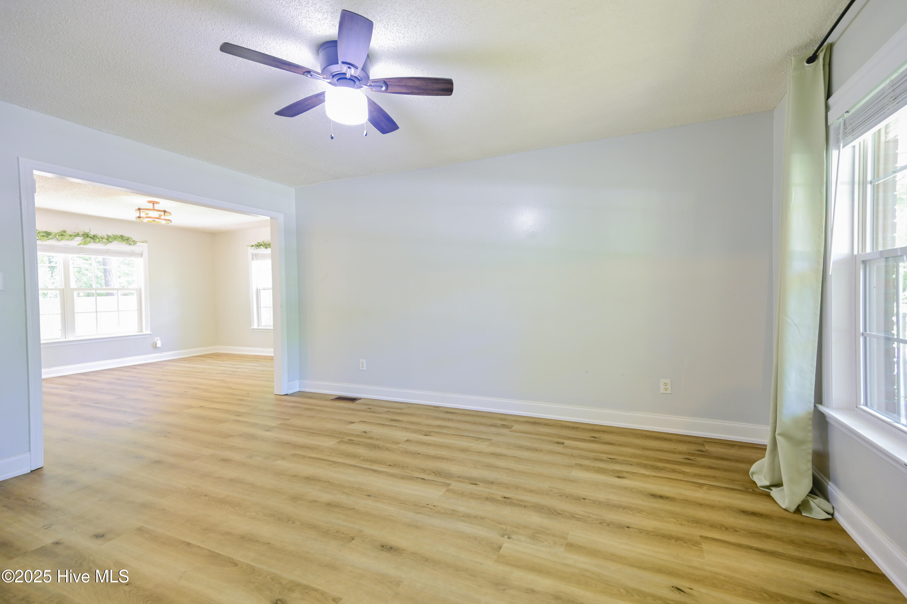 100523748 | Photo 23