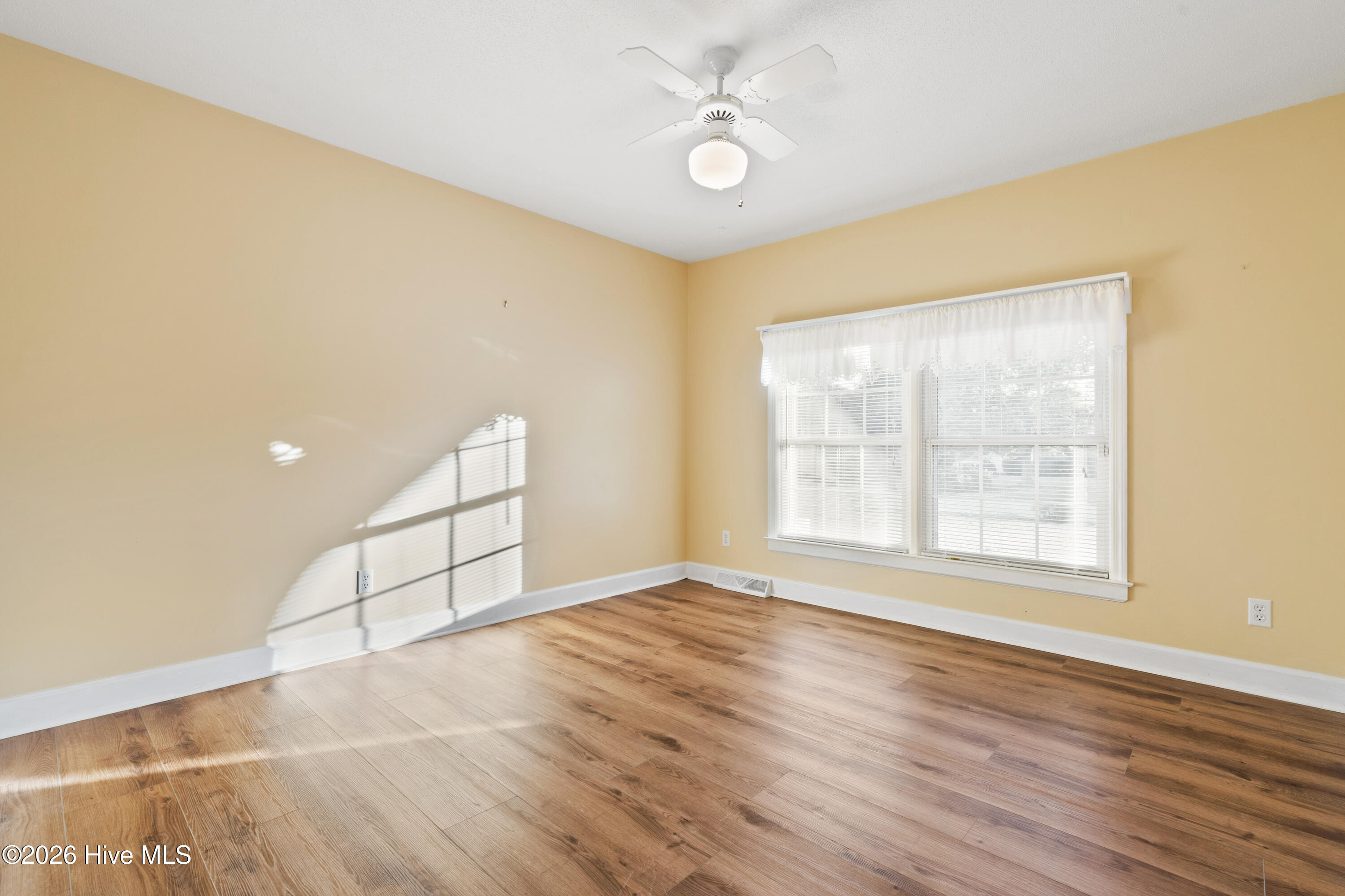 100549887 | Photo 46