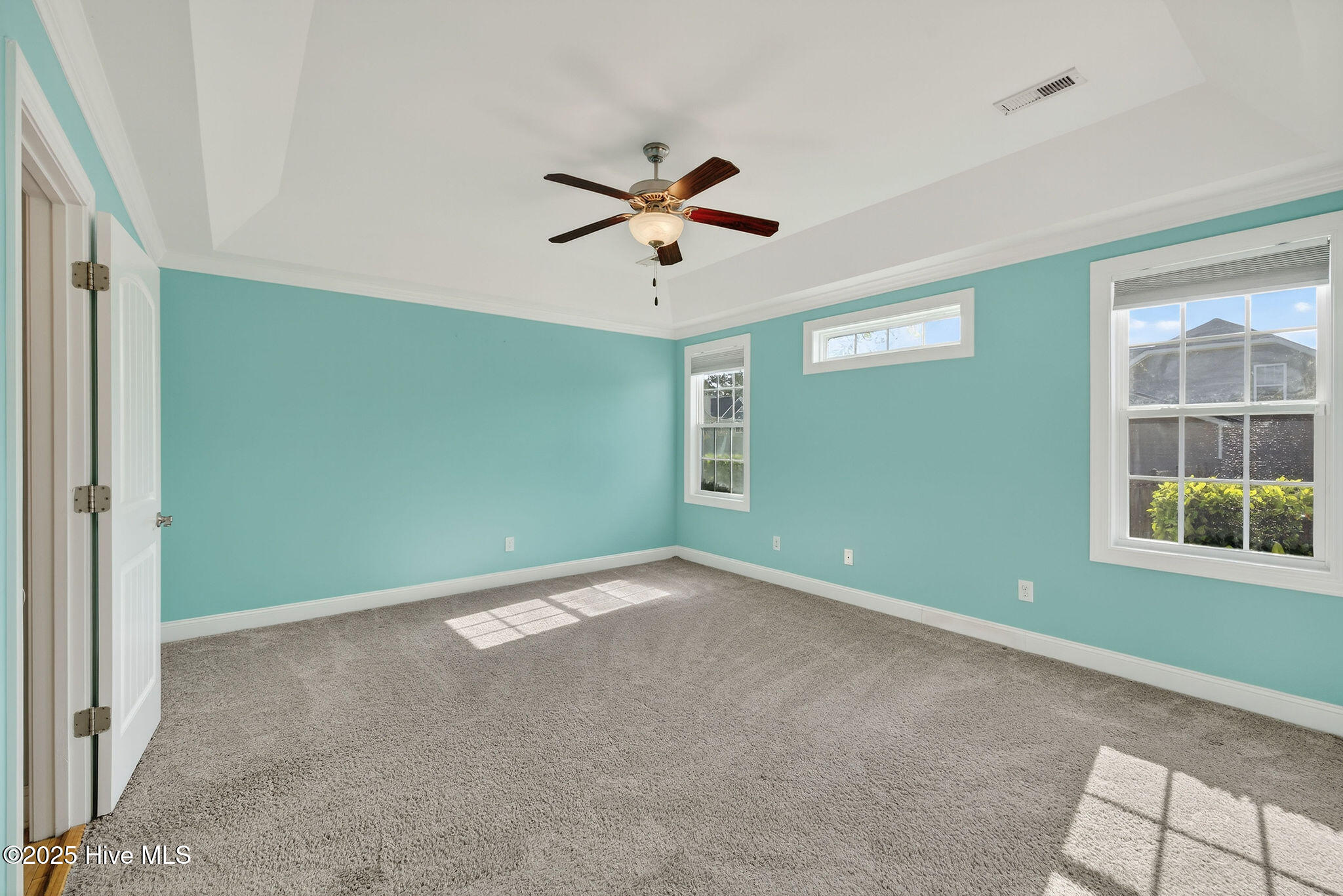 100535403 | Photo 34