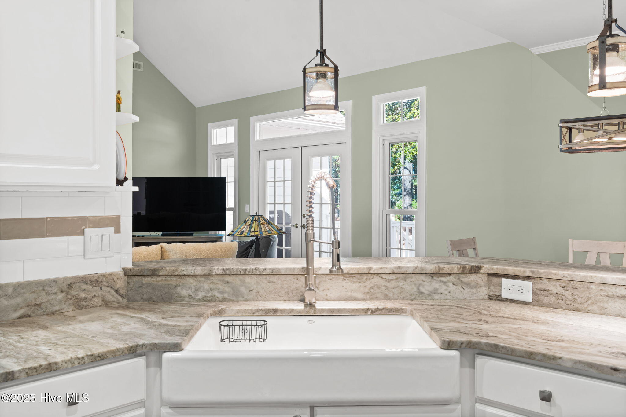 100548077 | Photo 27