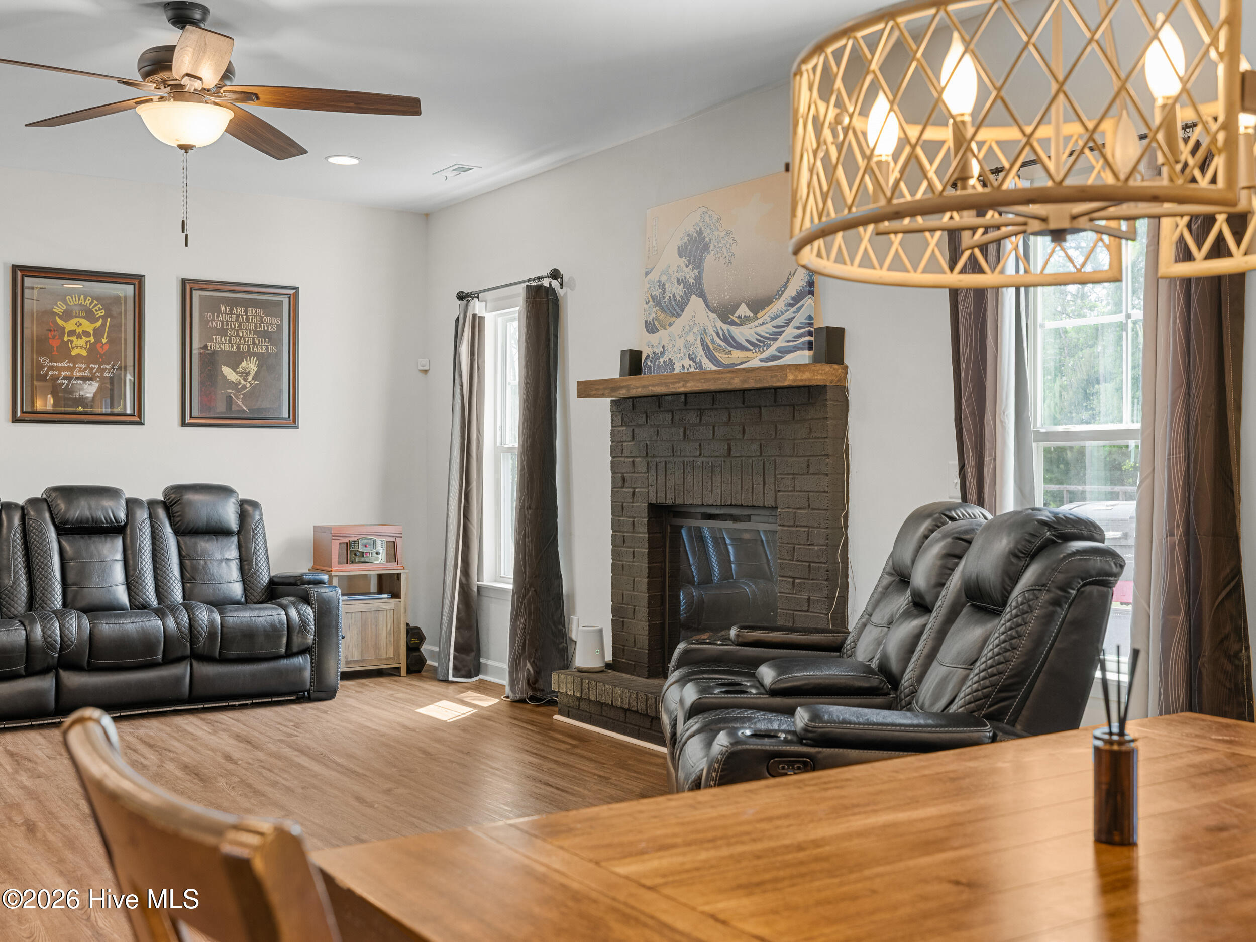 100570237 | Photo 34