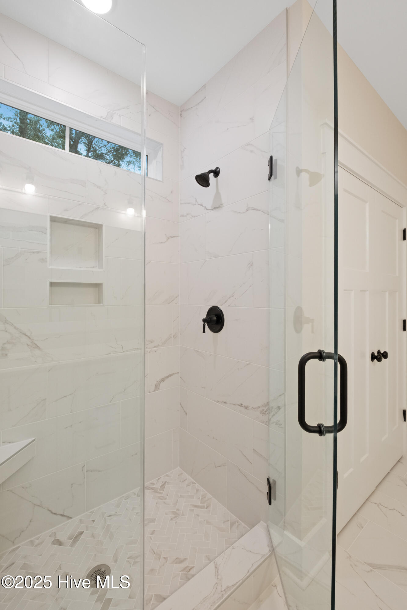 100524304 | Photo 19