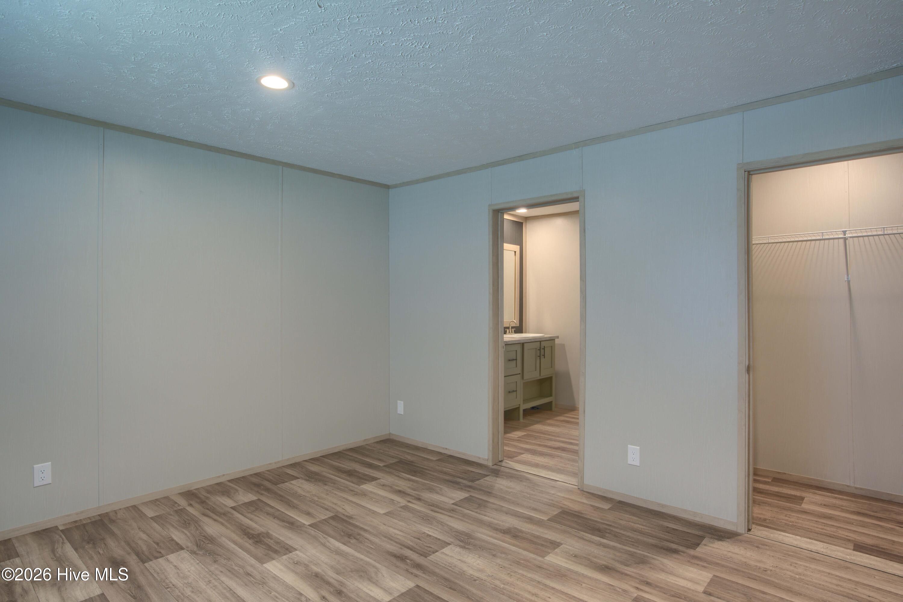 100557064 | Photo 17