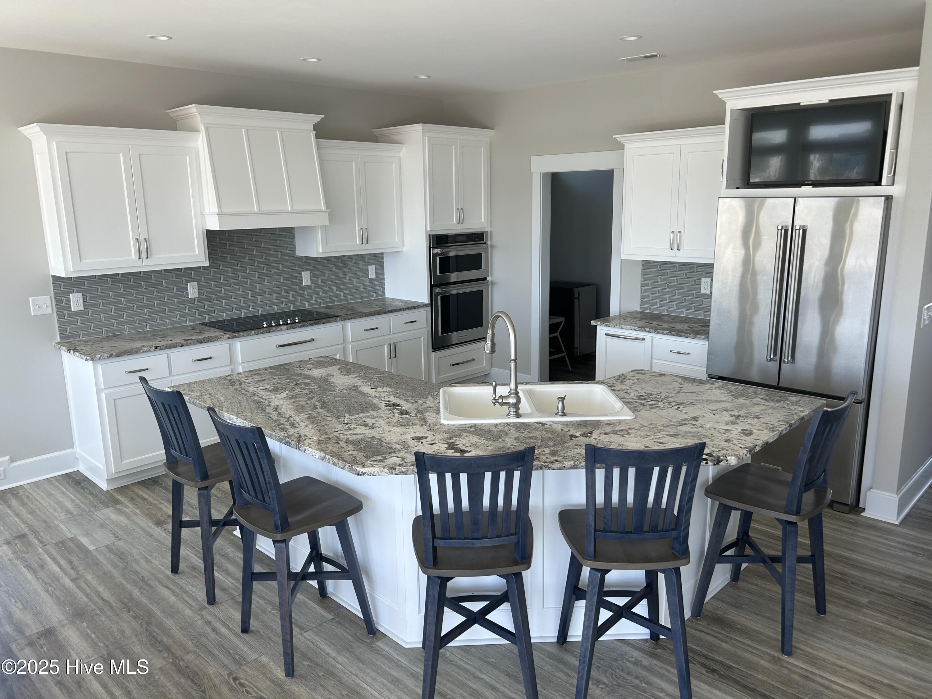 100496058 | Photo 15