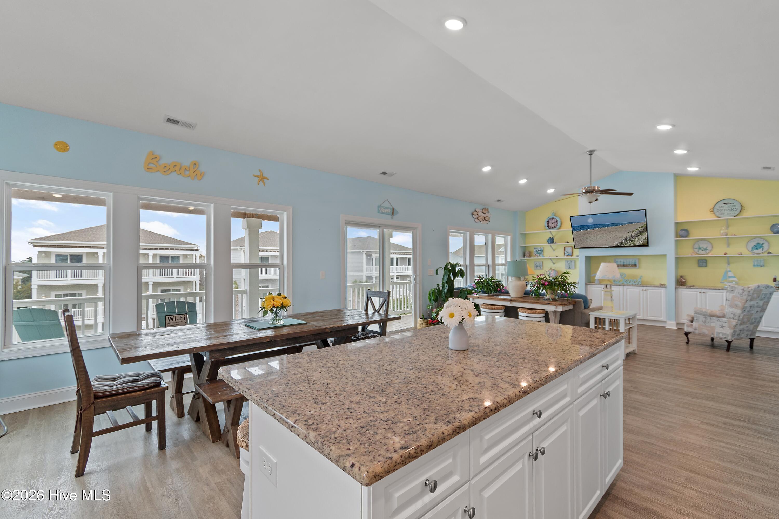 100555702 | Photo 17