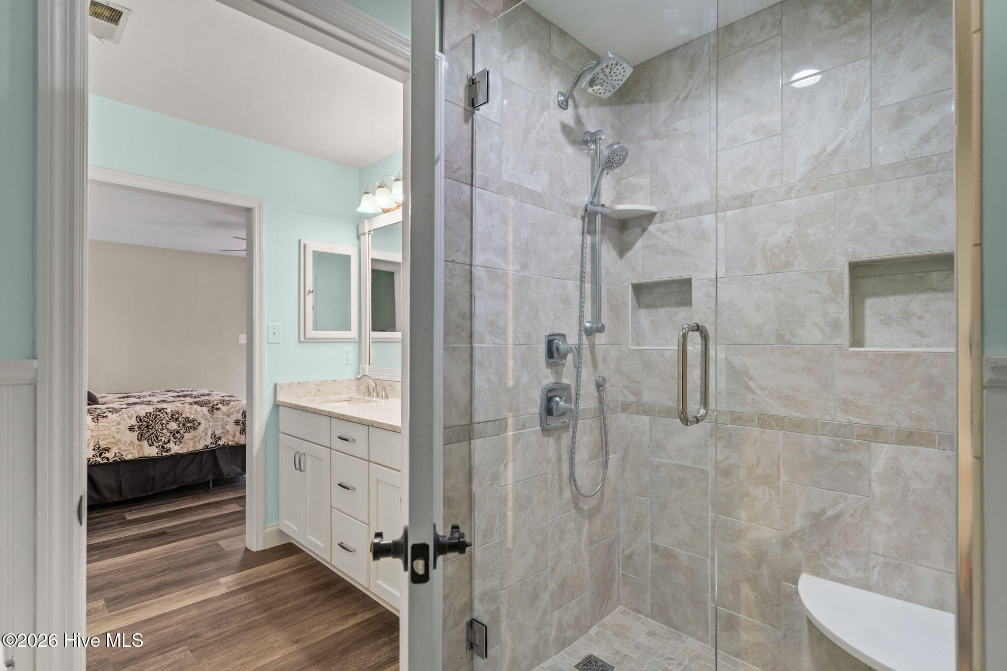 100554054 | Photo 24