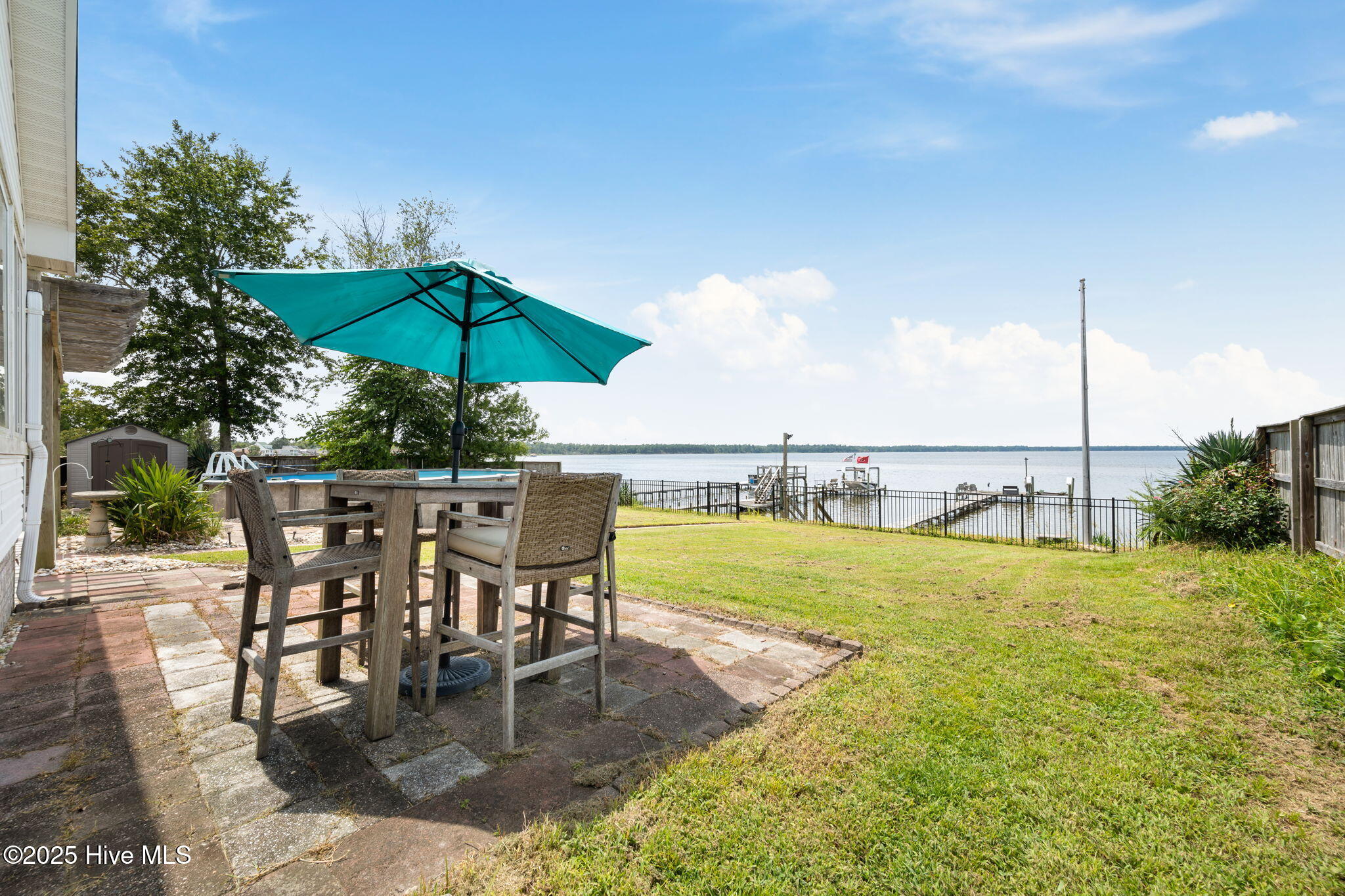 100523425 | Photo 38