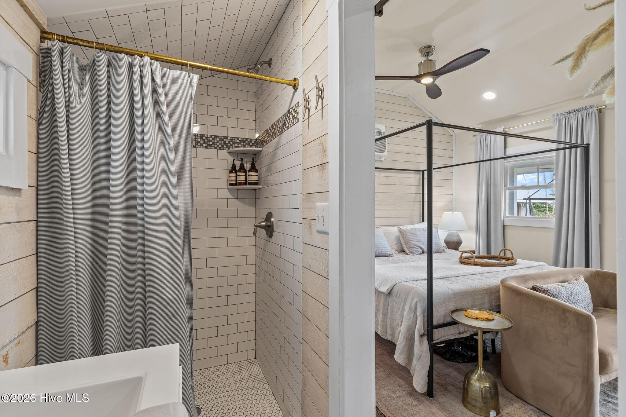 100565968 | Photo 50