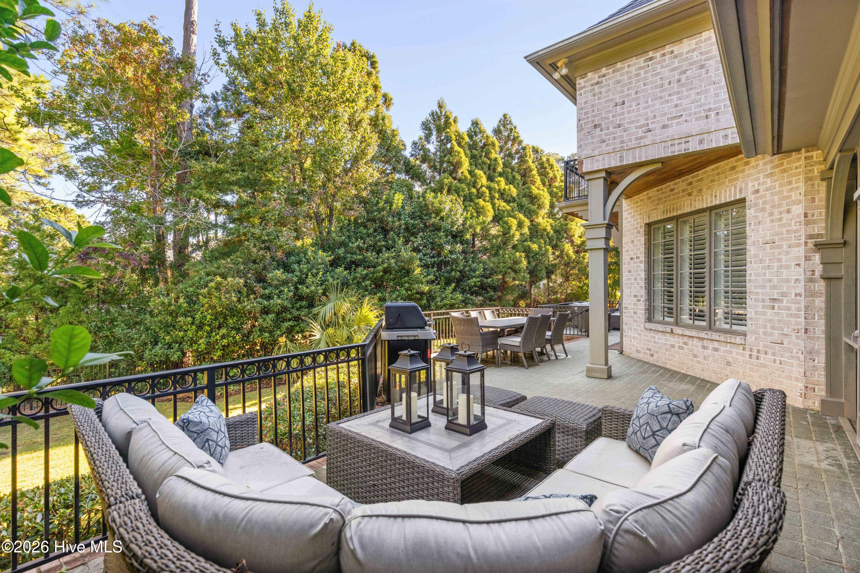 100555813 | Photo 95