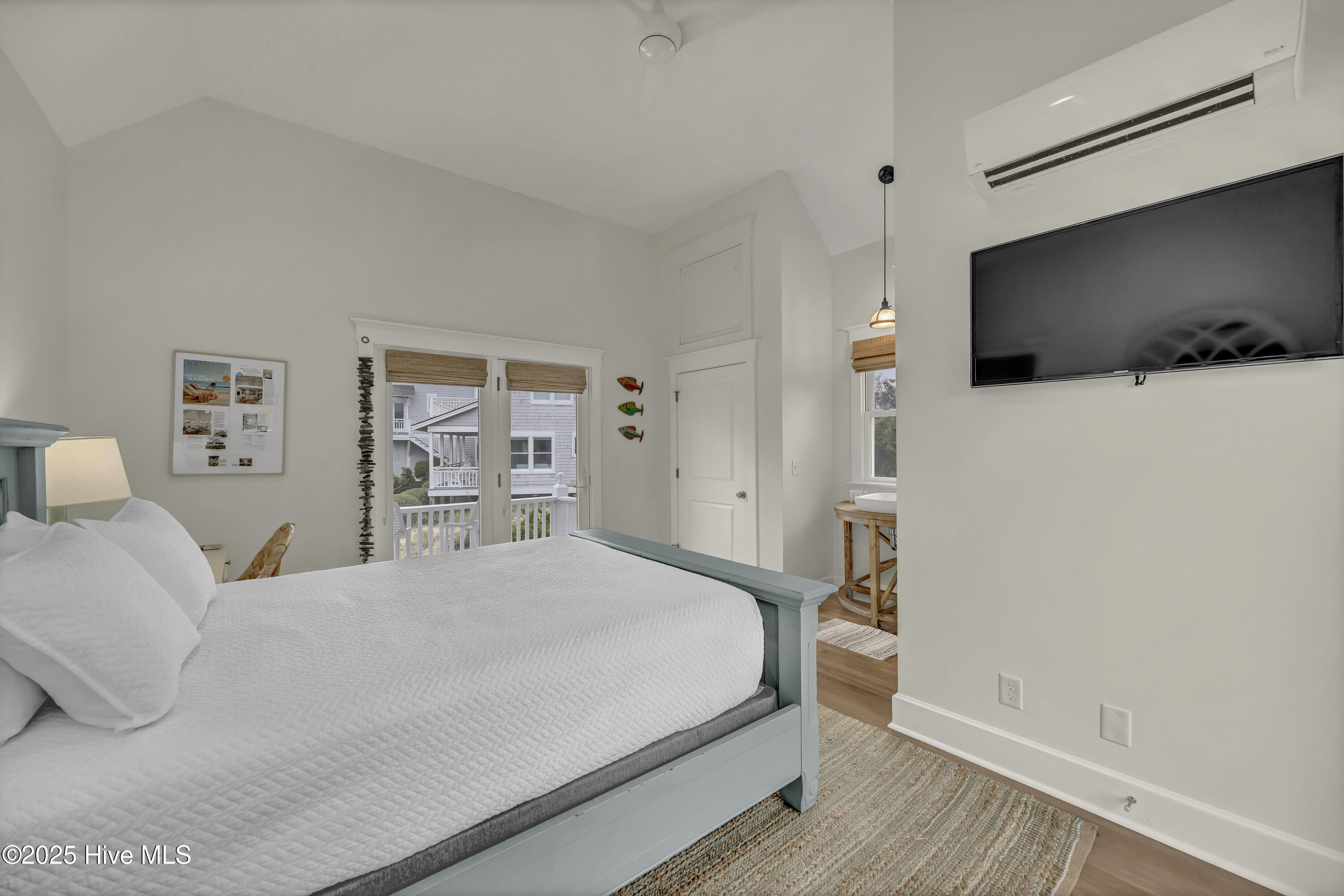 100536845 | Photo 34