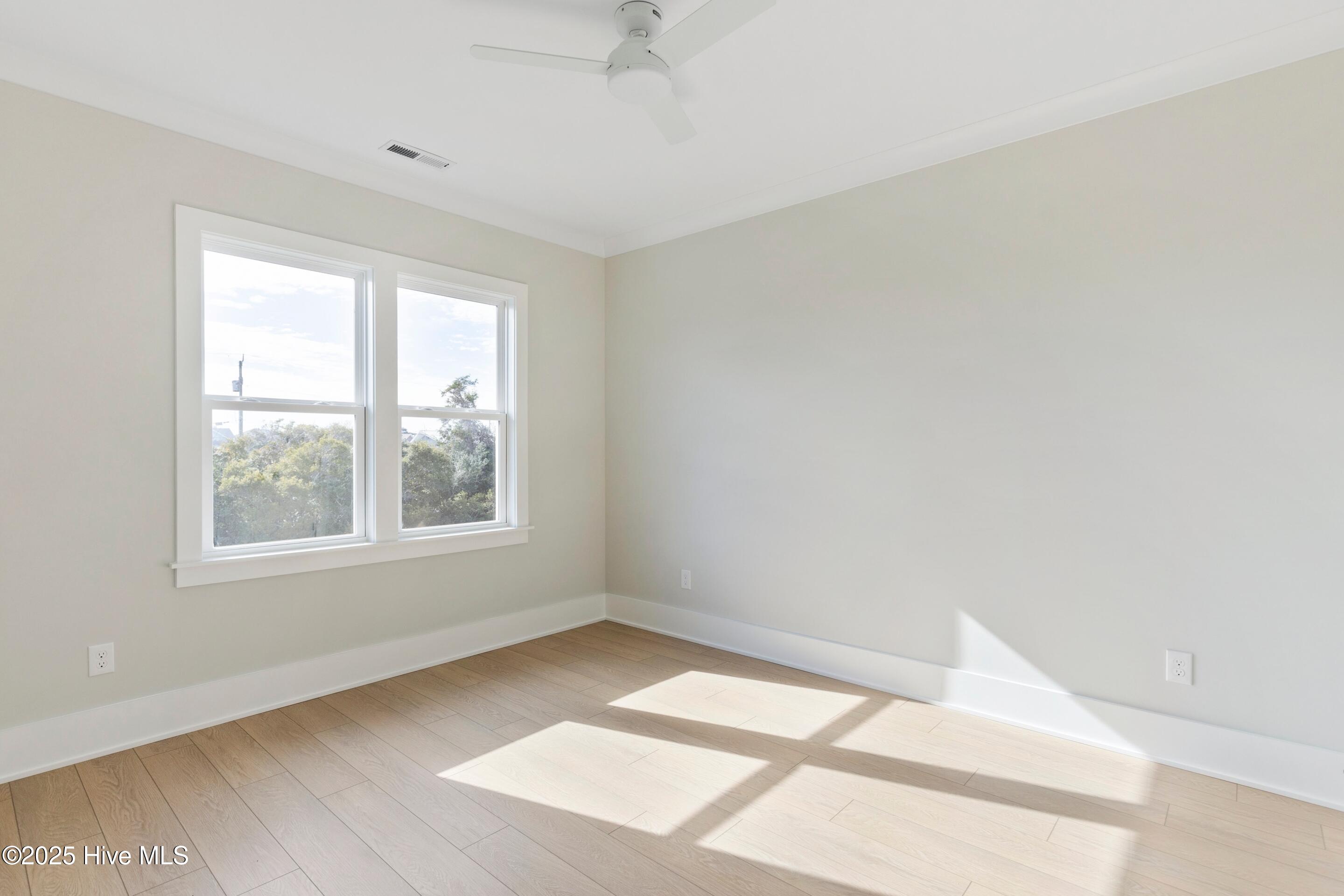 100544880 | Photo 38