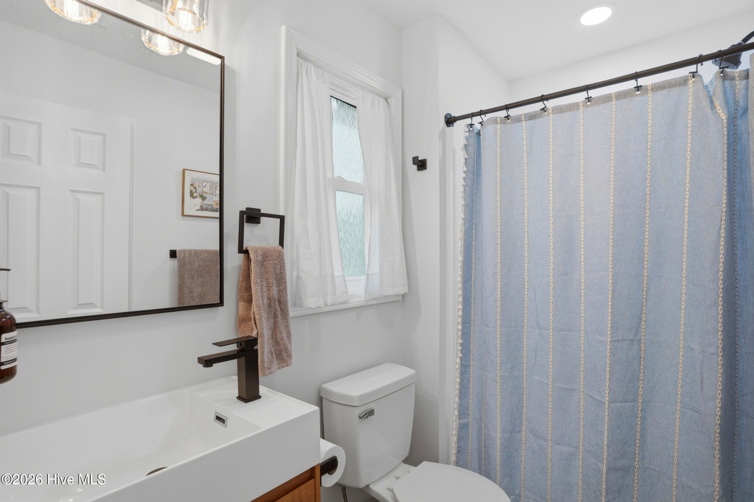 100561459 | Photo 12