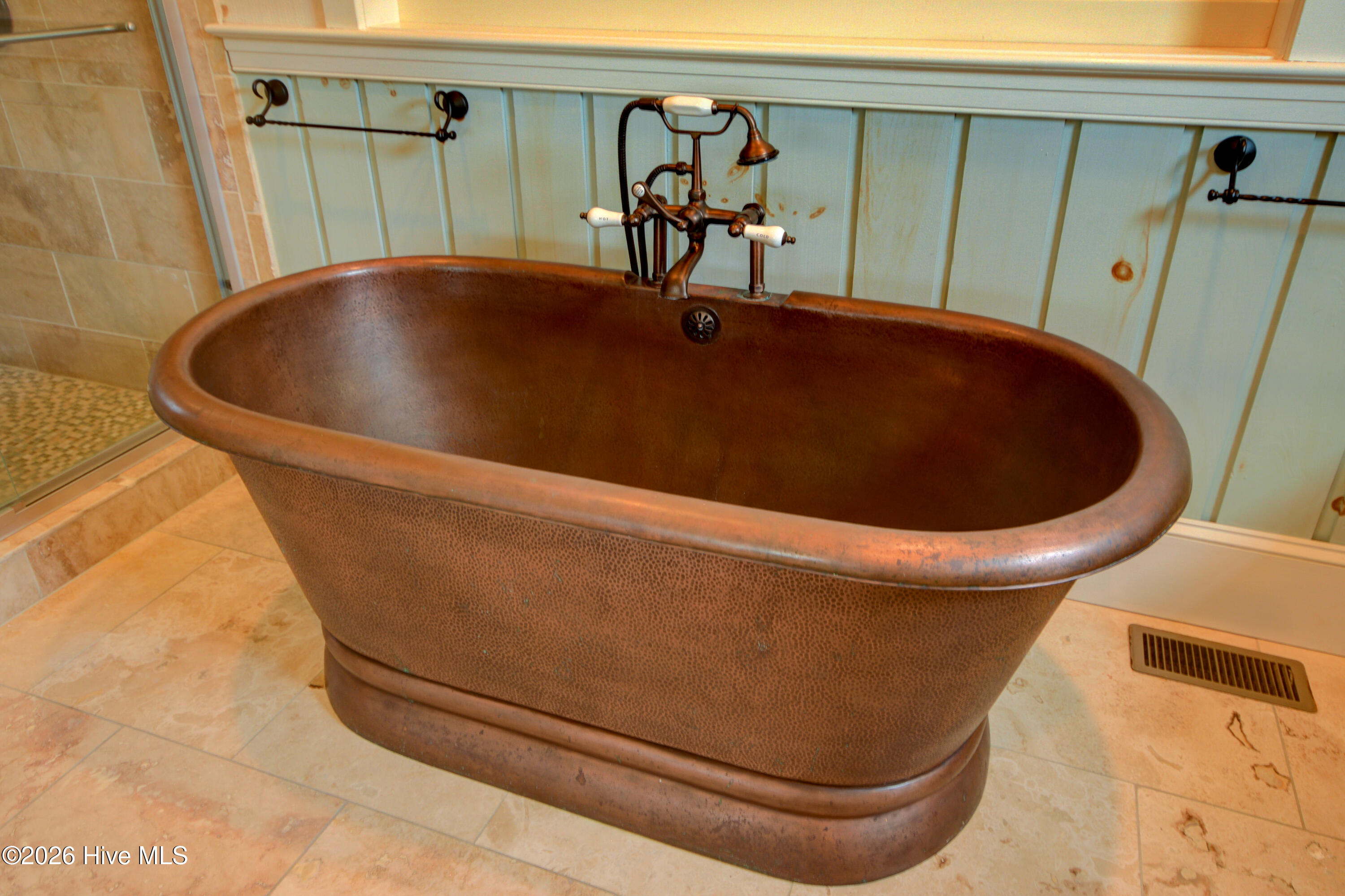 100565918 | Photo 15