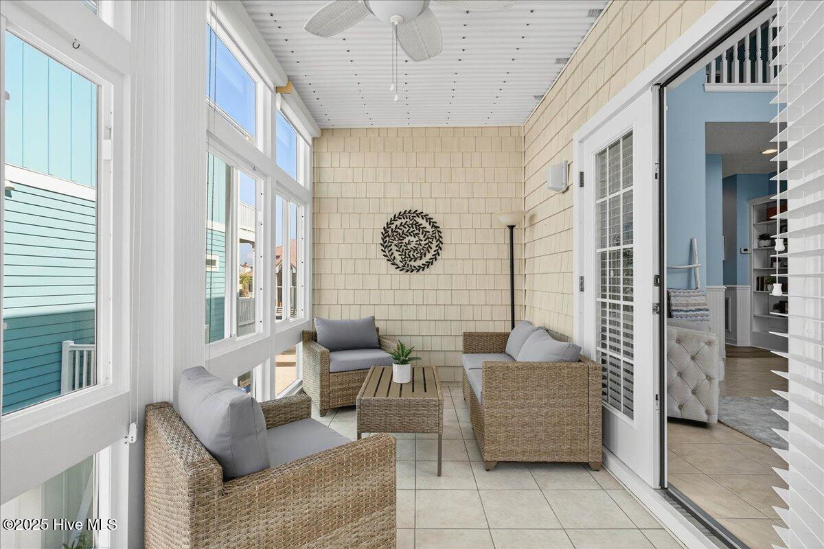 100522295 | Photo 16