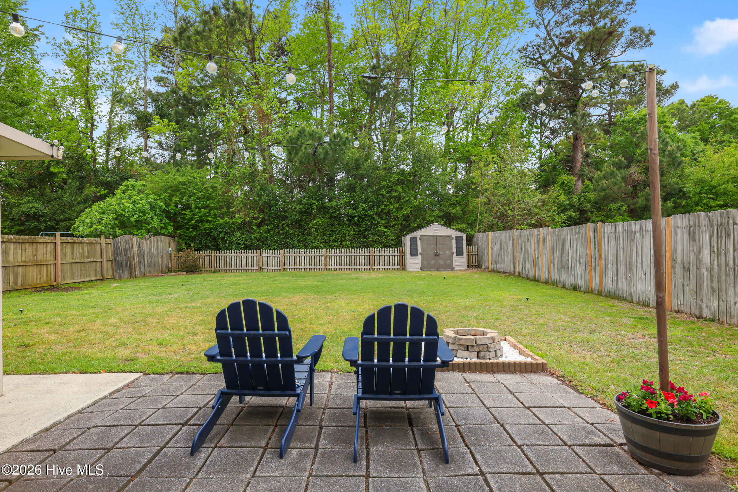 100565857 | Photo 24