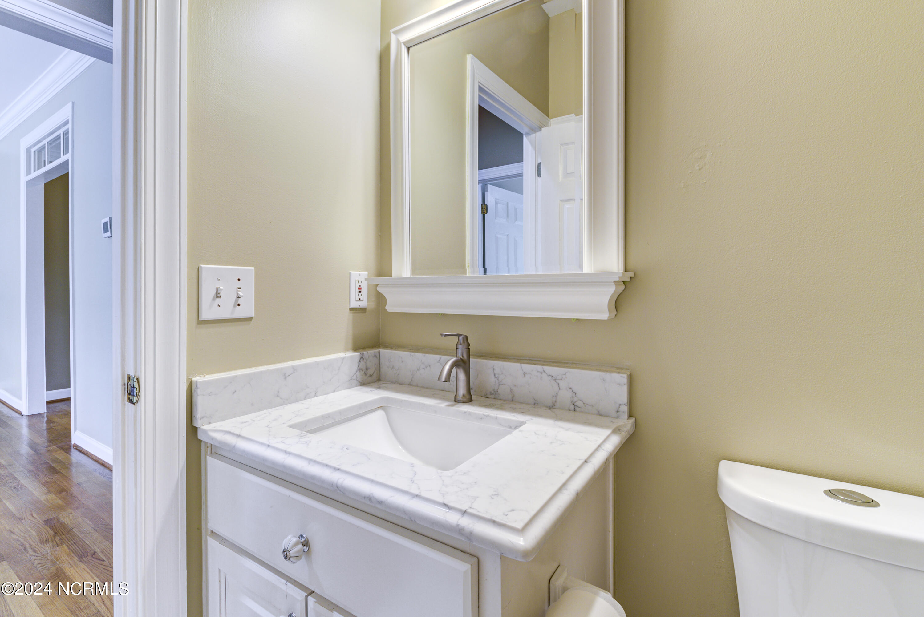 100560204 | Photo 30