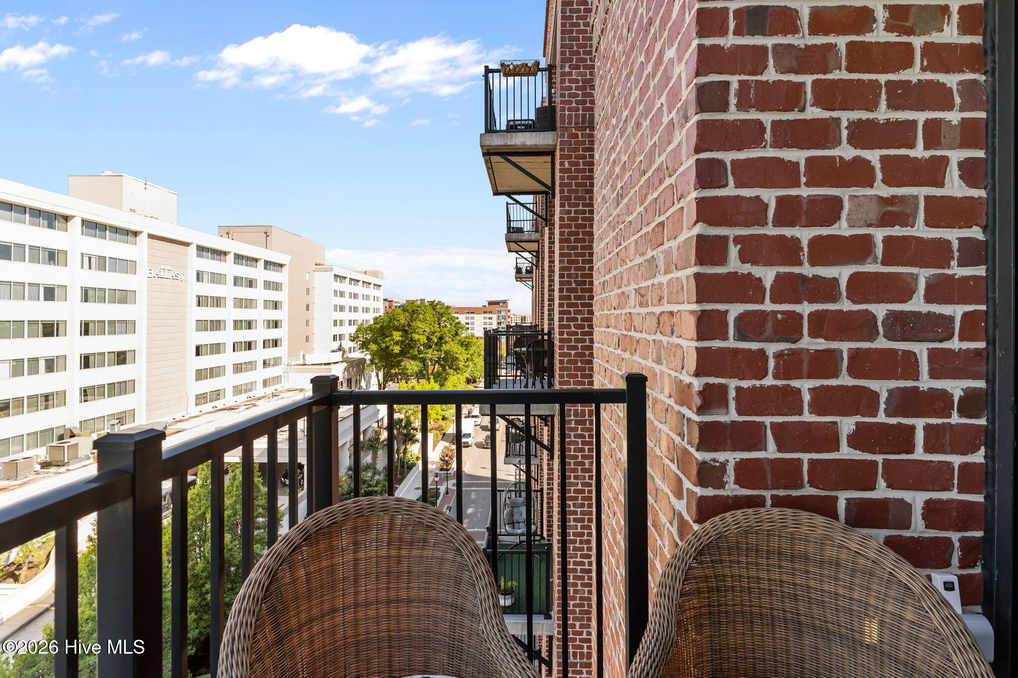 100565283 | Photo 37