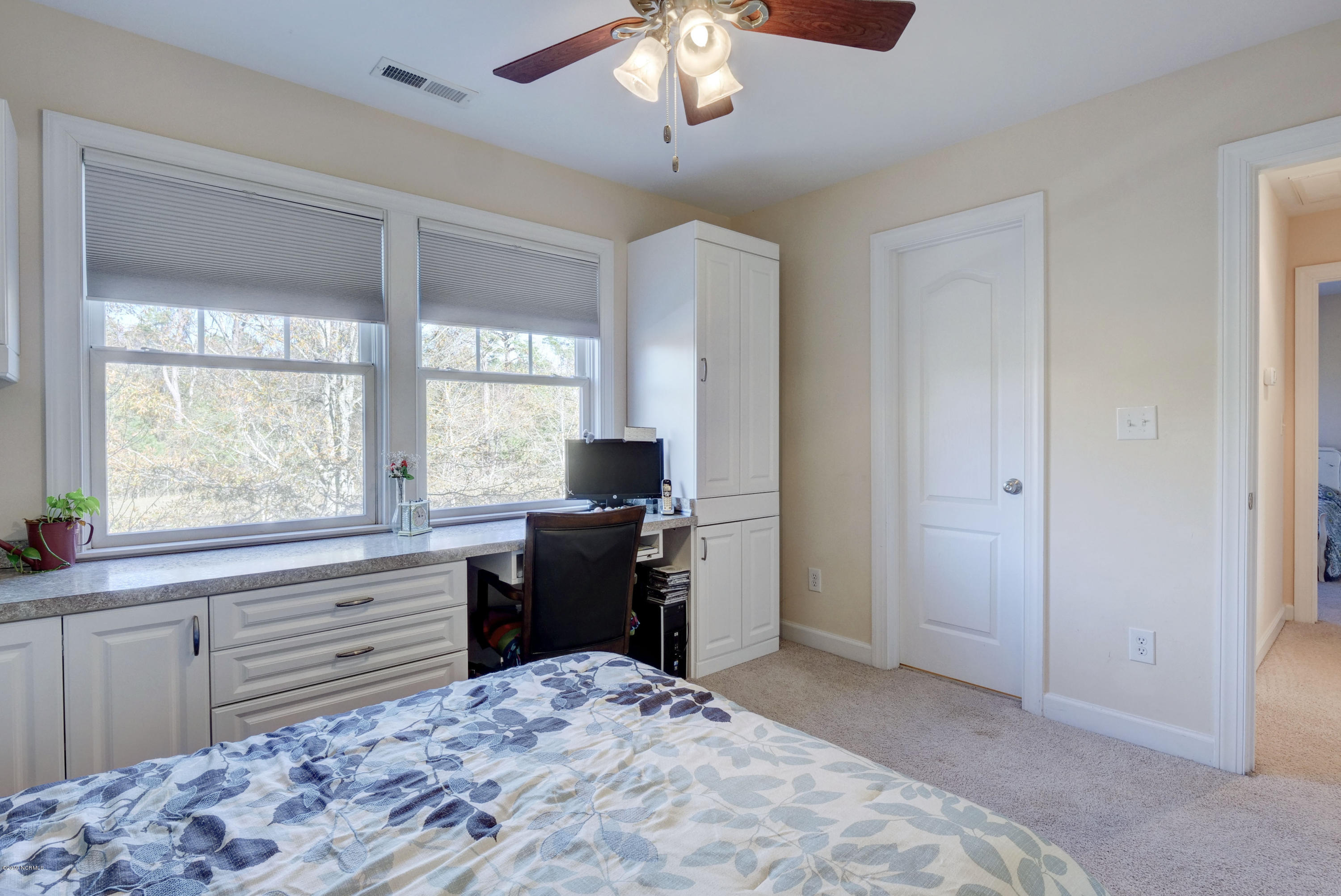 100551569 | Photo 24