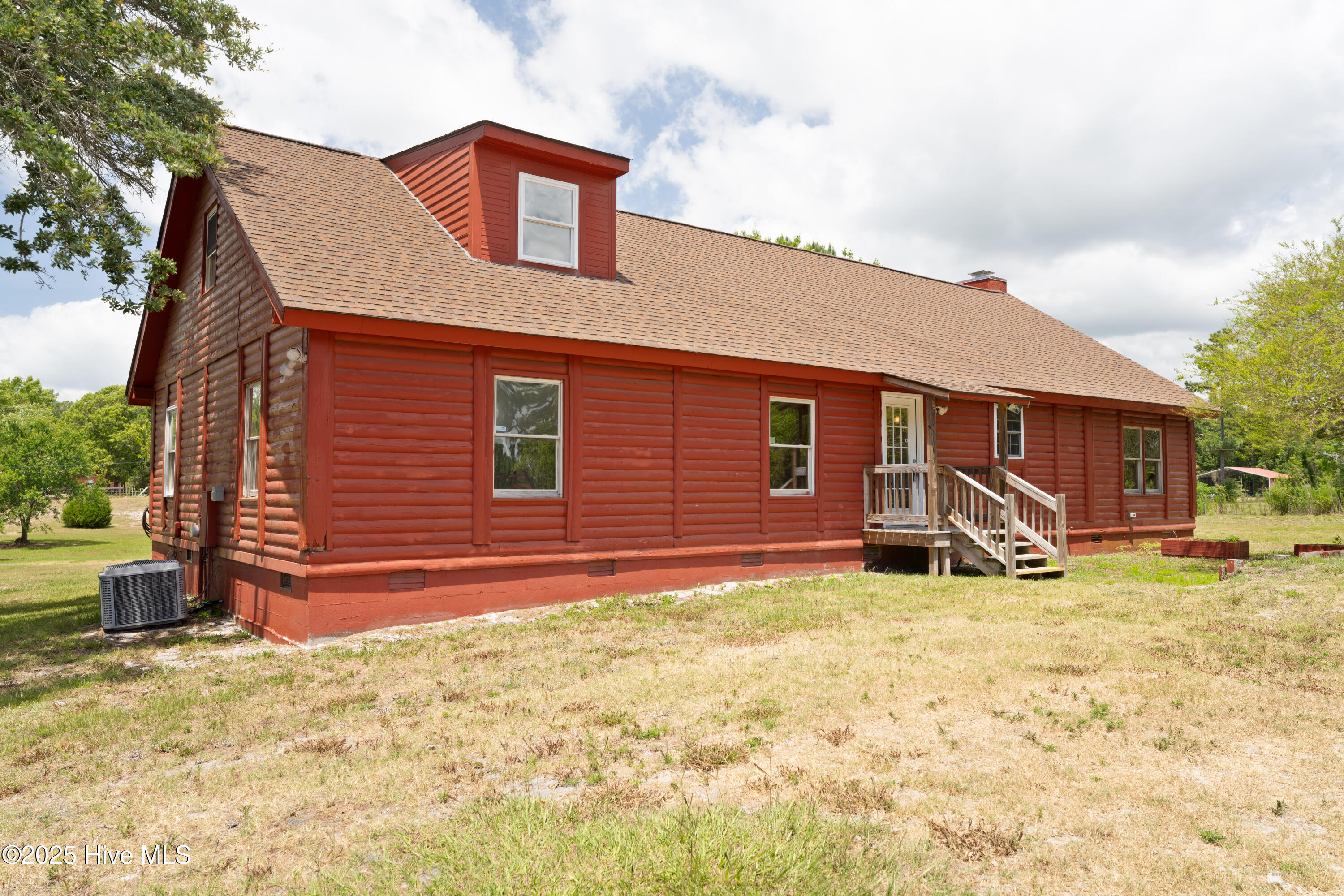 100520463 | Photo 18