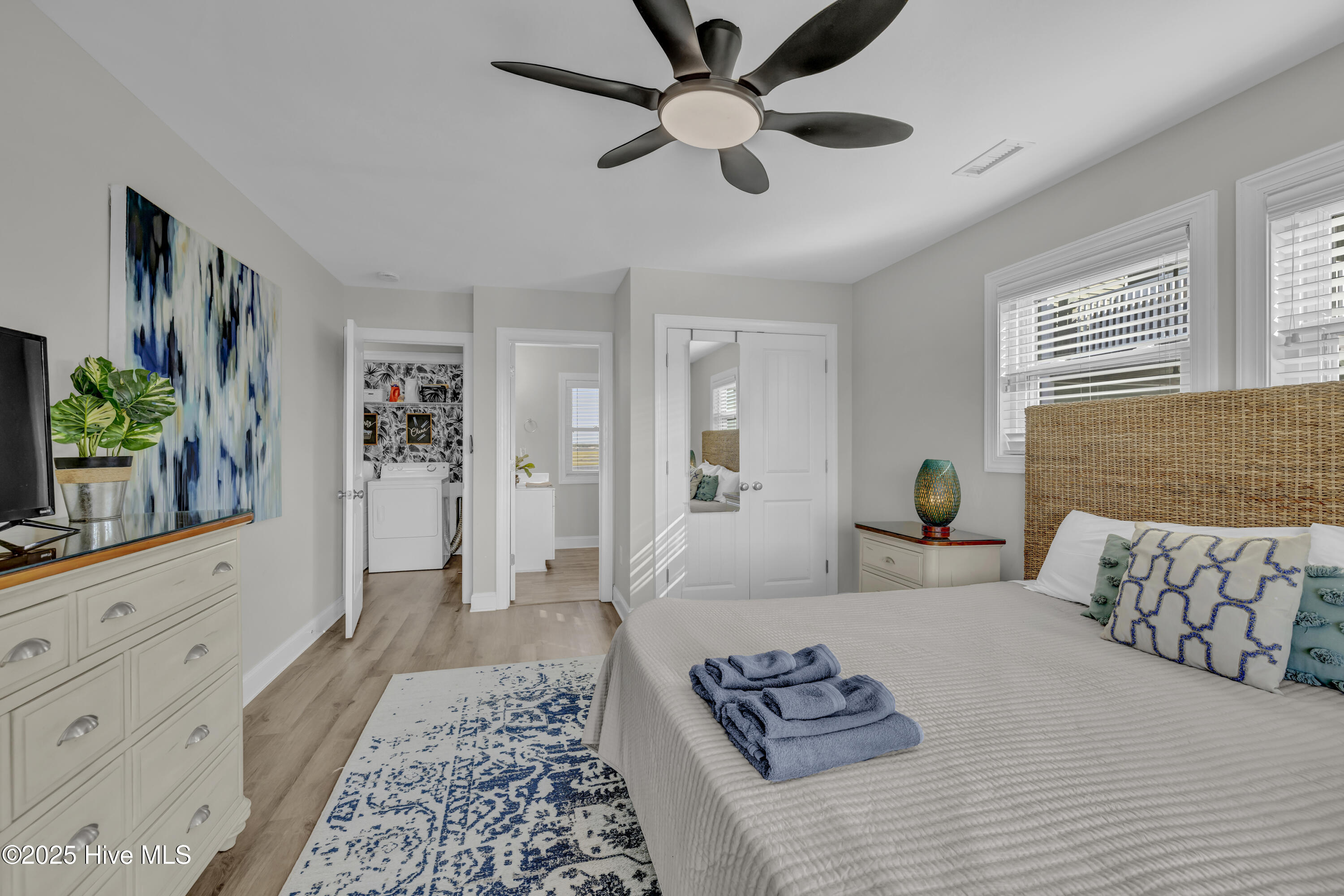 100535806 | Photo 42