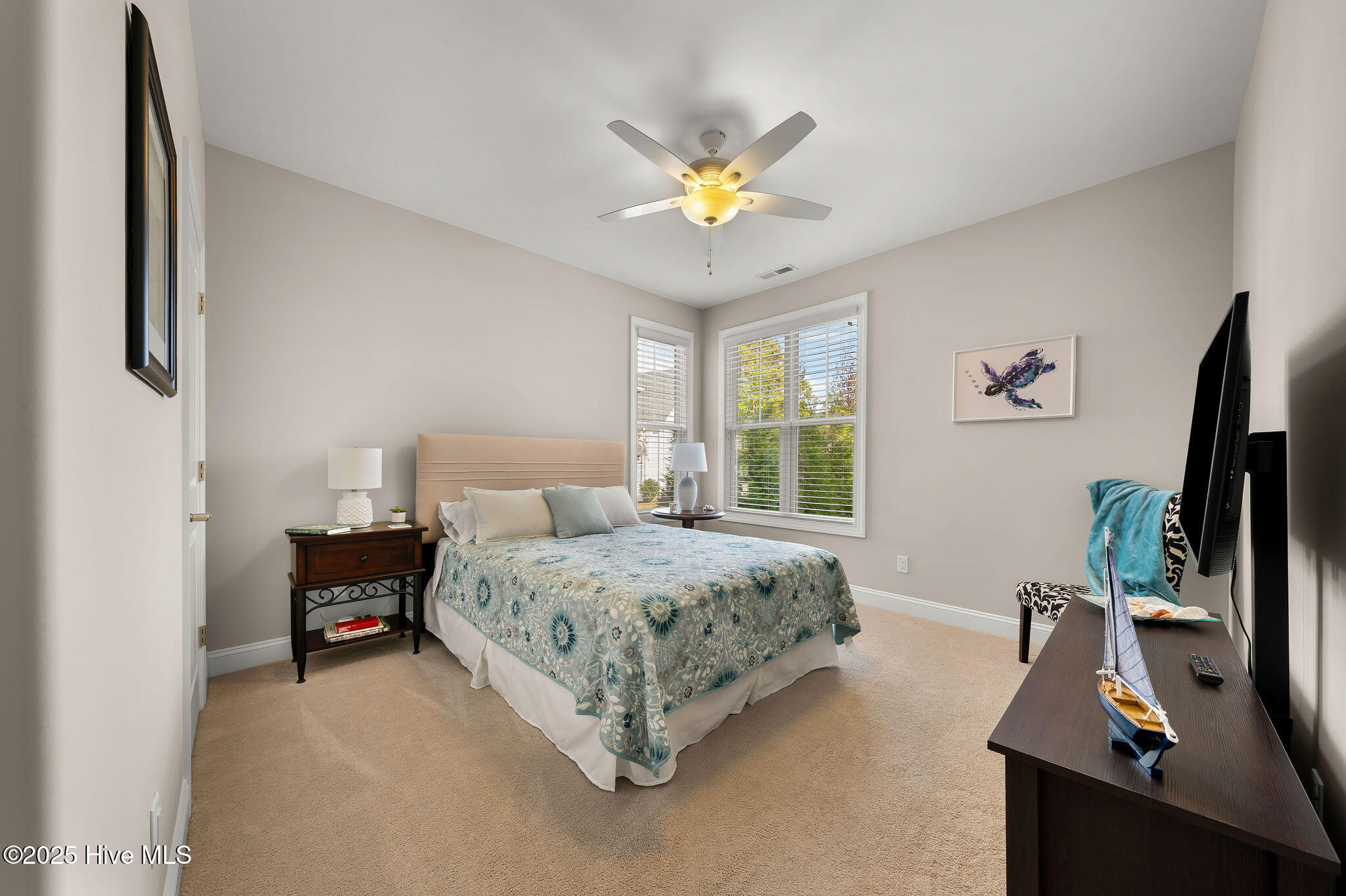 100547270 | Photo 35