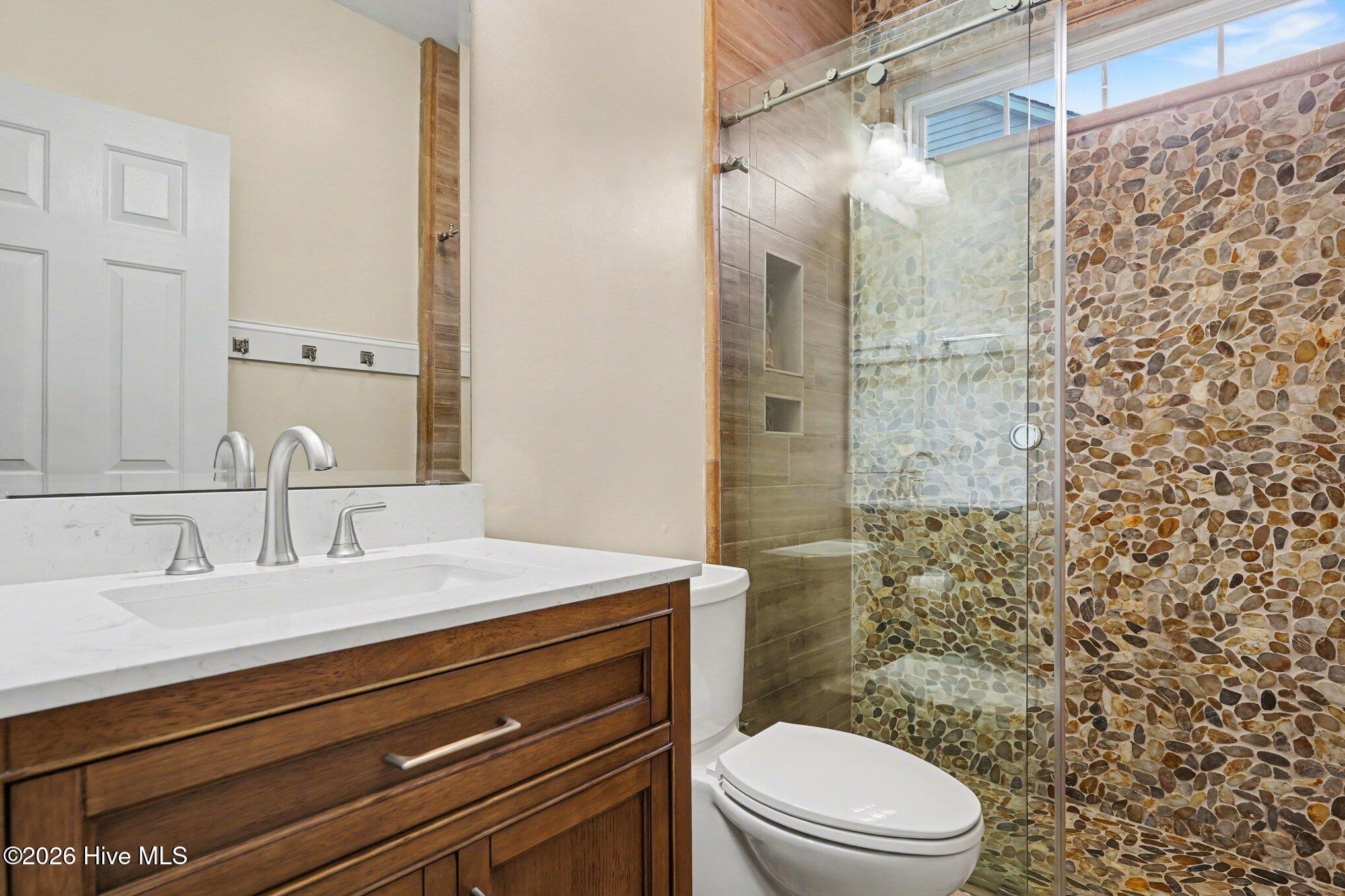 100560869 | Photo 18