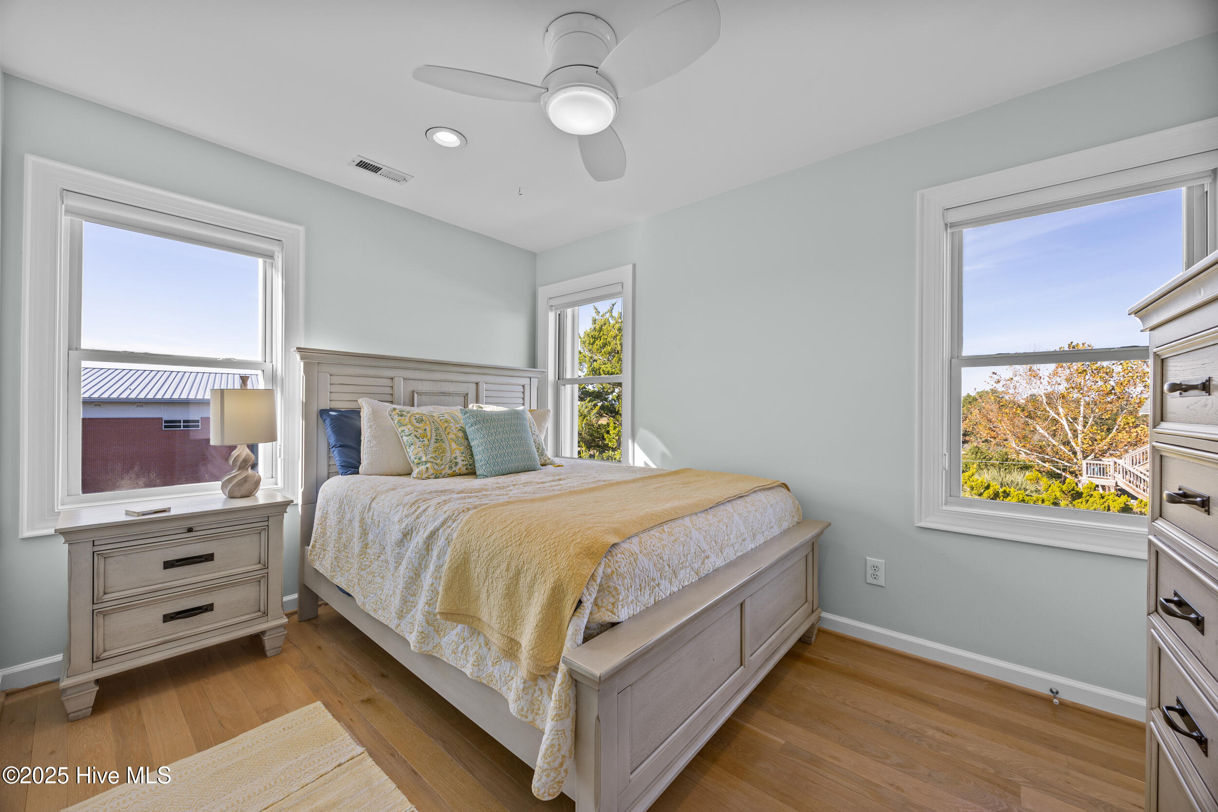 100554805 | Photo 36