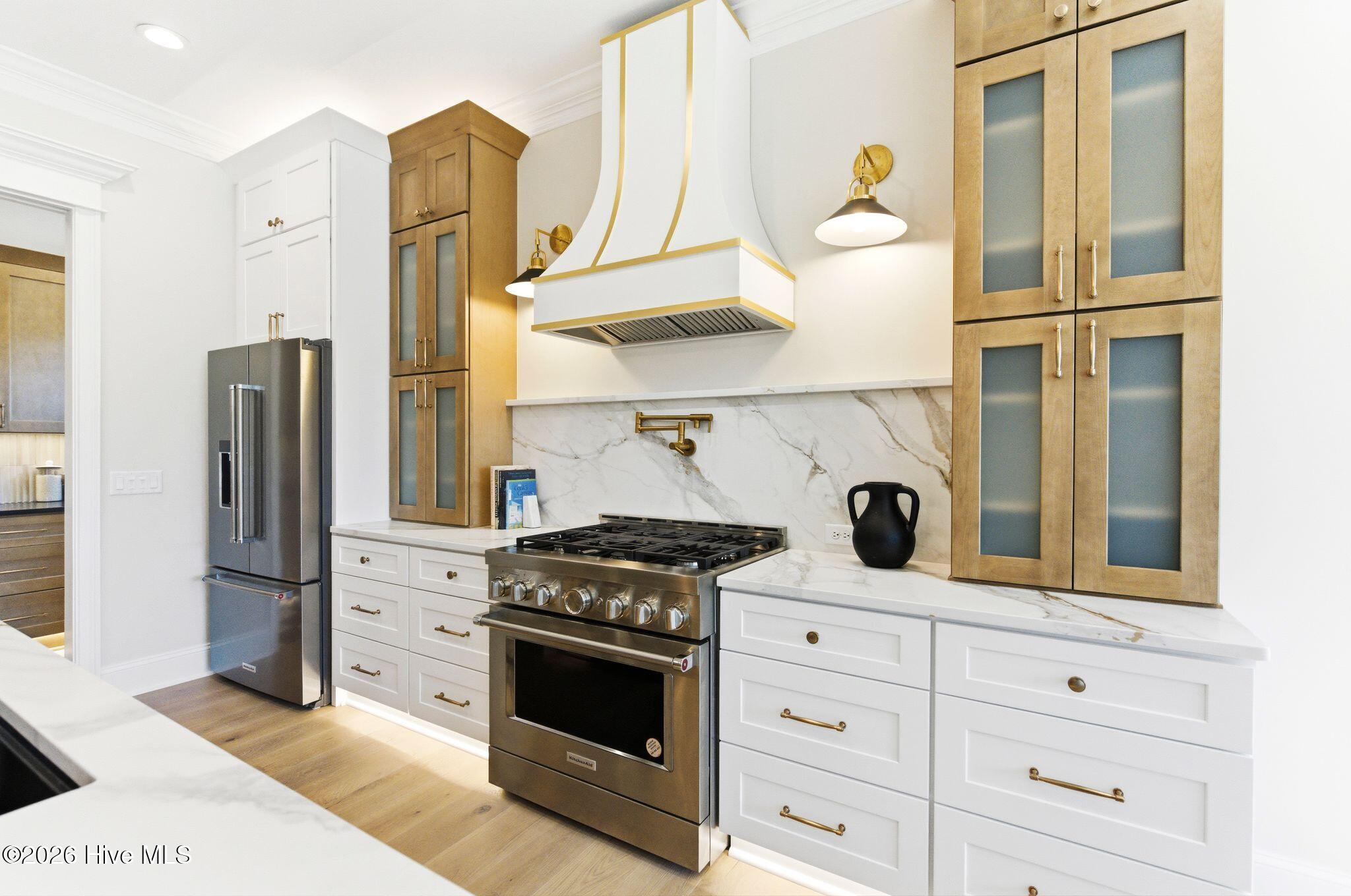 100570119 | Photo 31