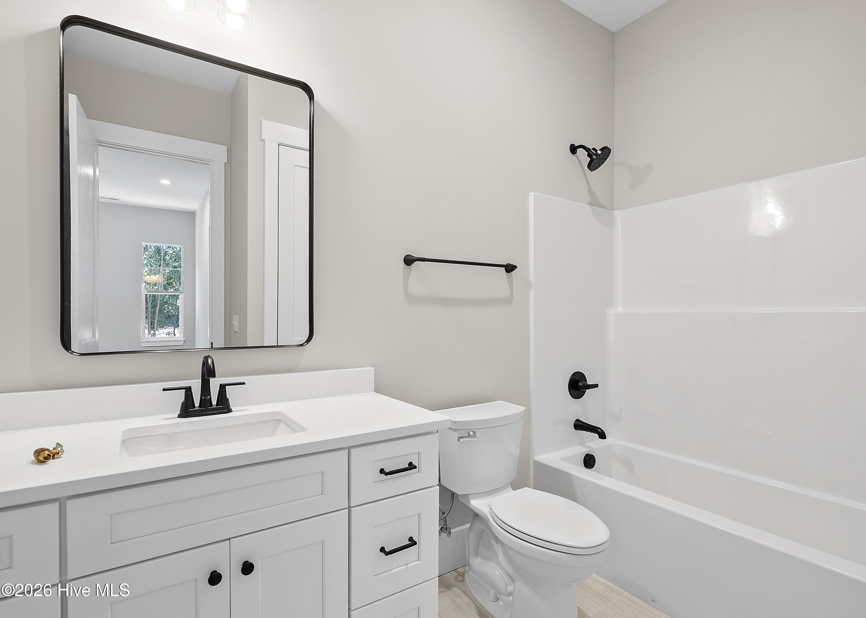 100557015 | Photo 13