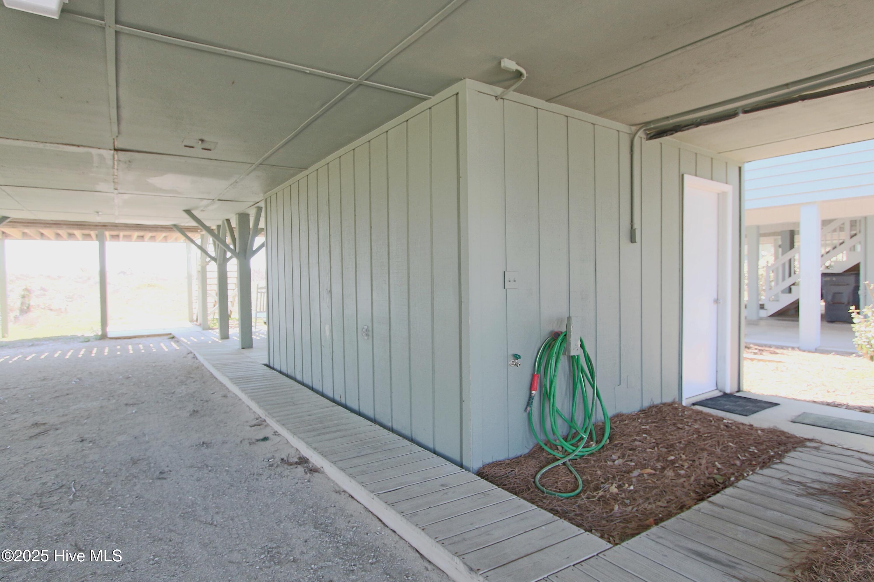 100503699 | Photo 47