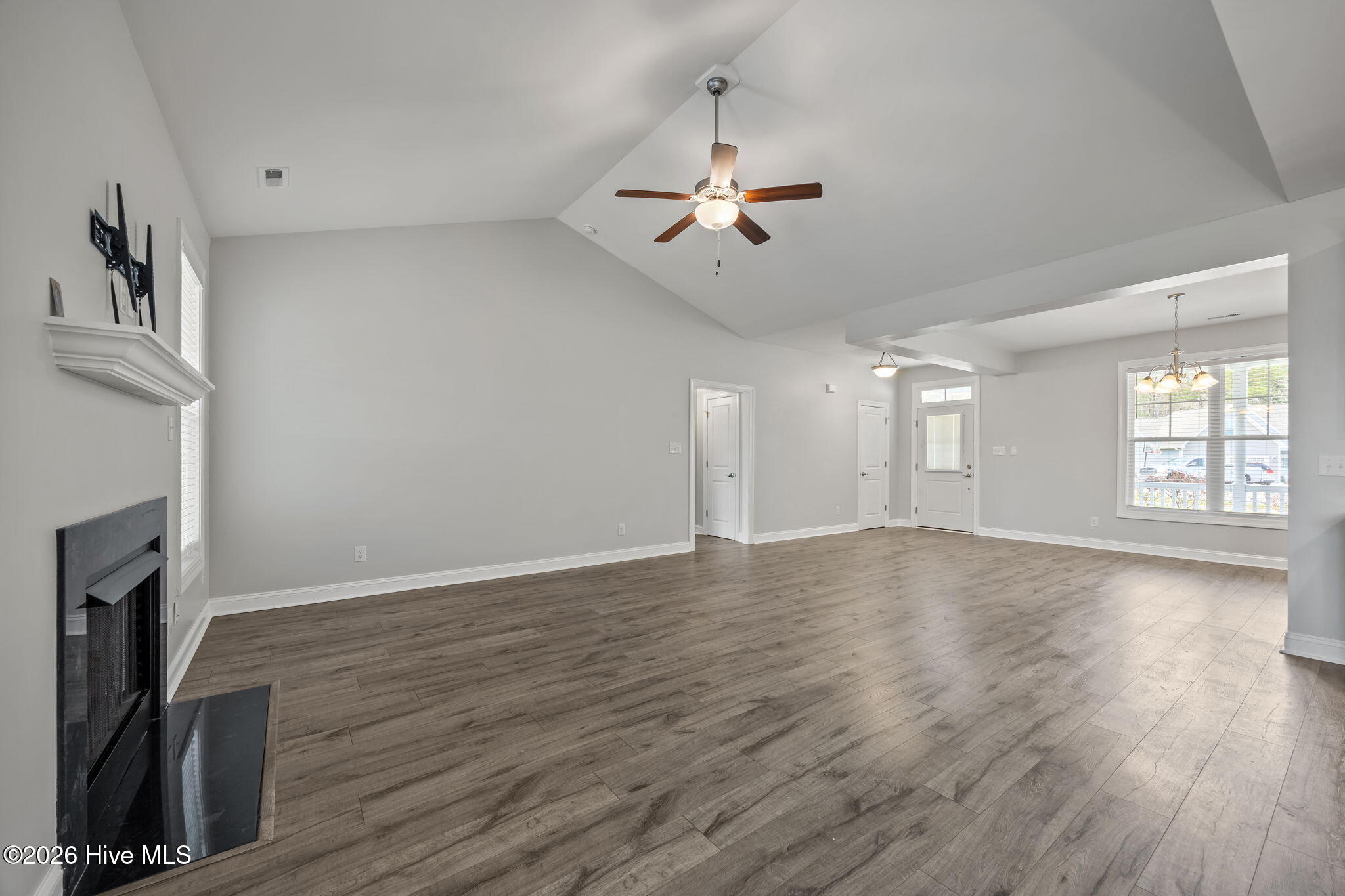 100559560 | Photo 23