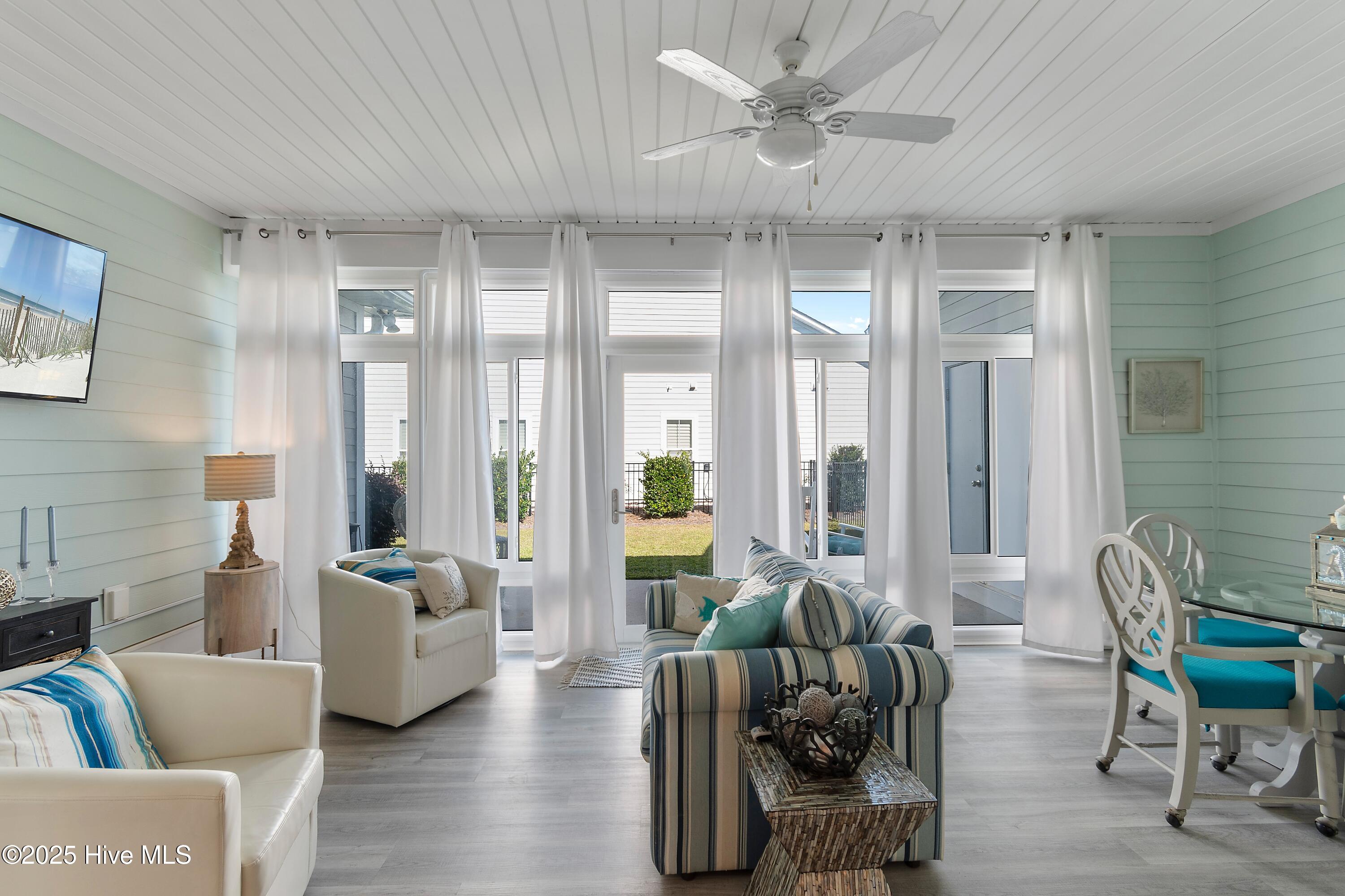 100537733 | Photo 33