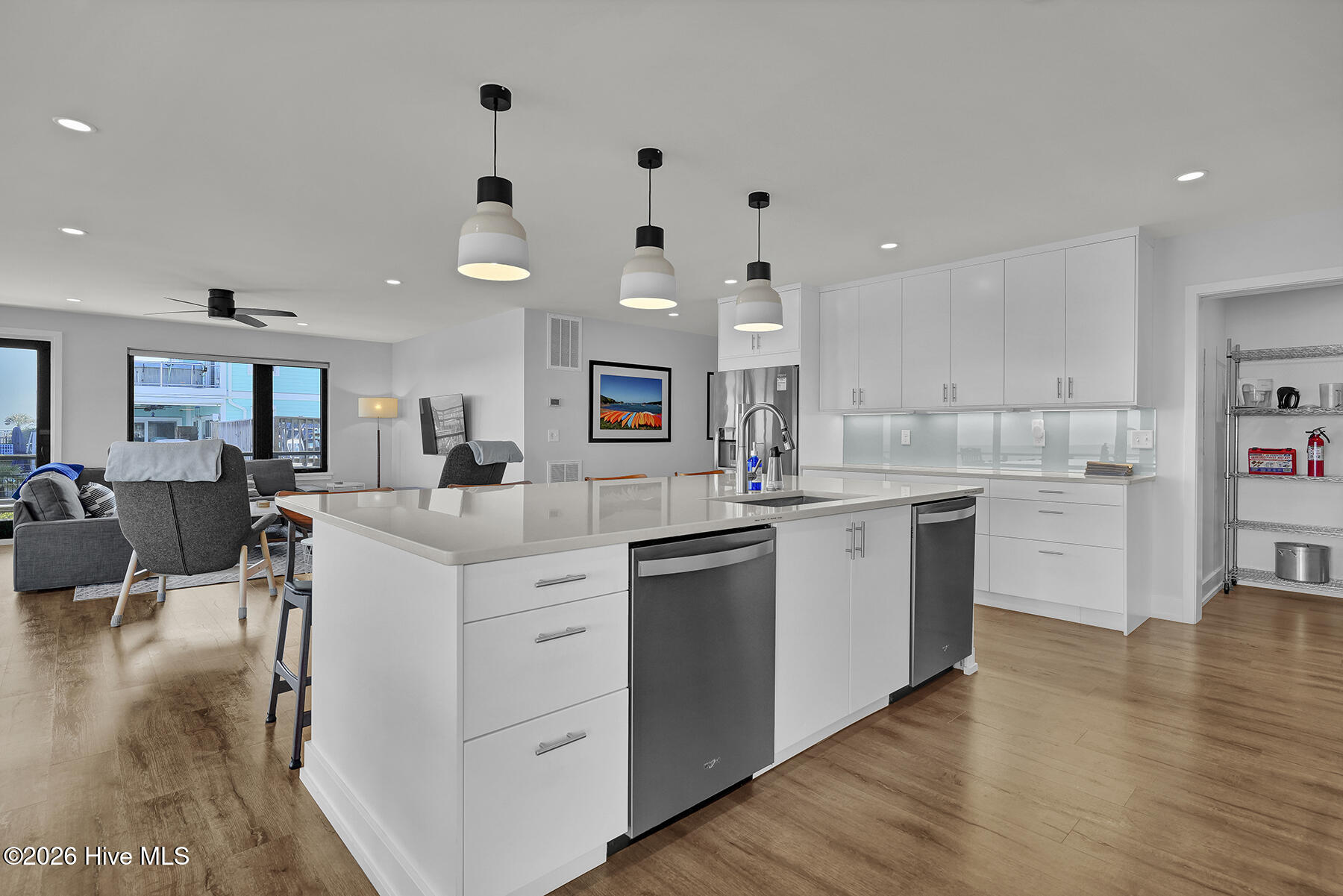 100565280 | Photo 58