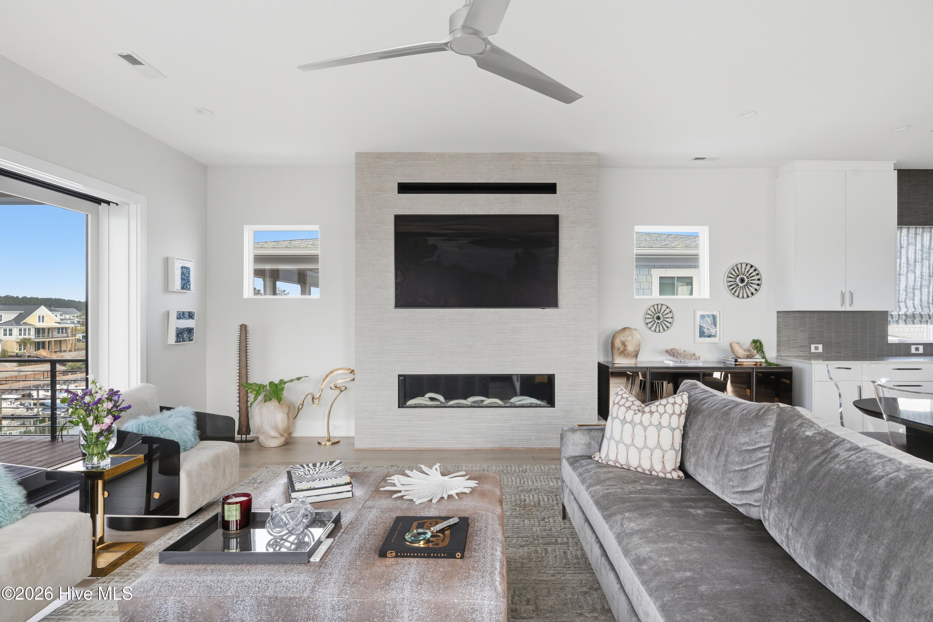 100567165 | Photo 17