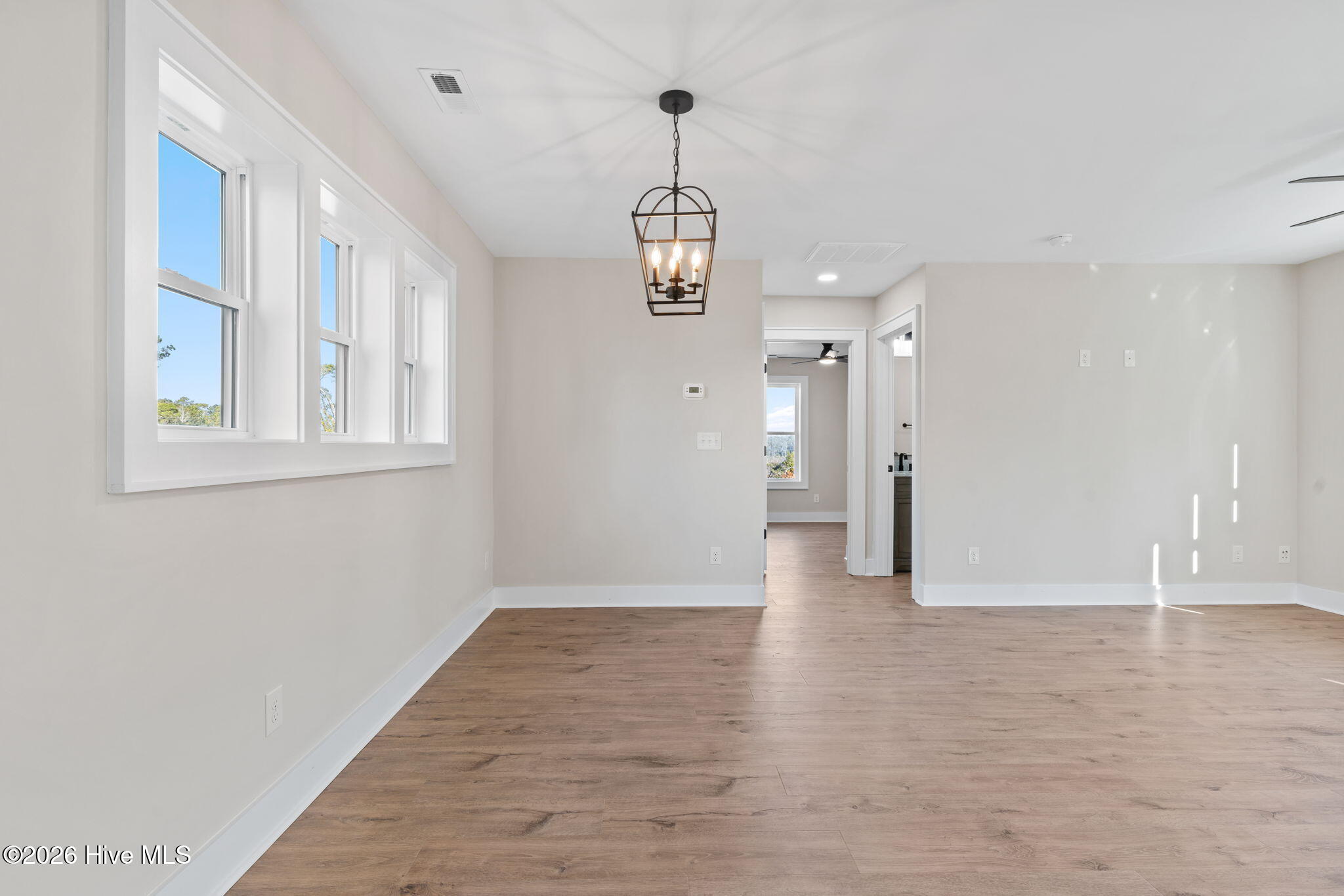 100553230 | Photo 12