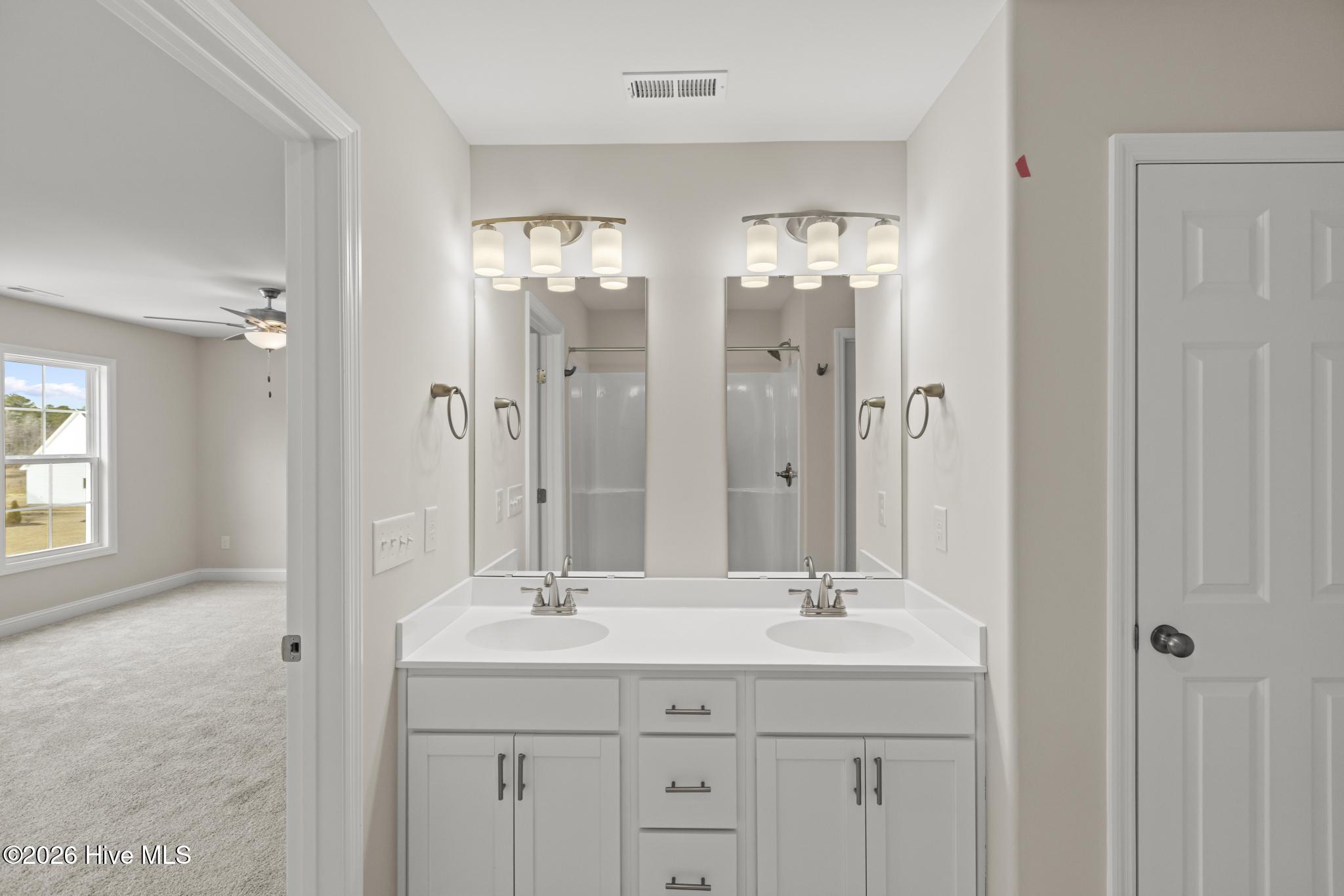 100519461 | Photo 16